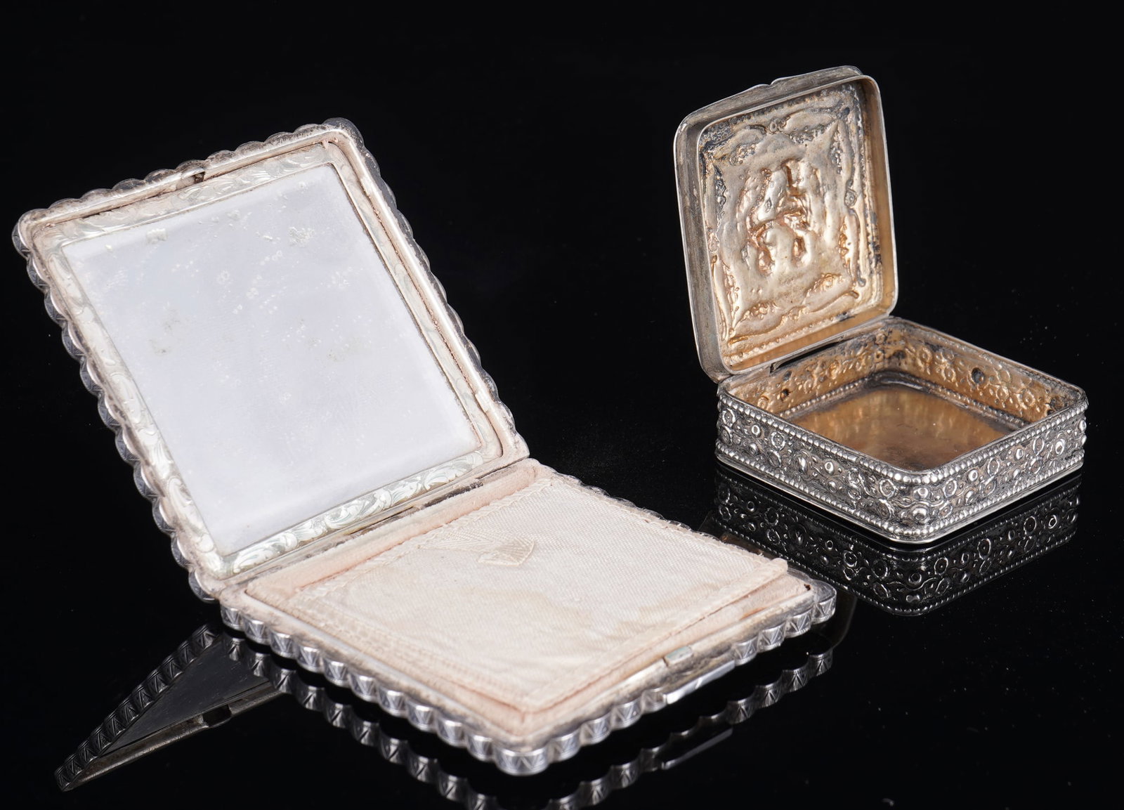 800 - 925 sterling silver pill and powder box, - 2