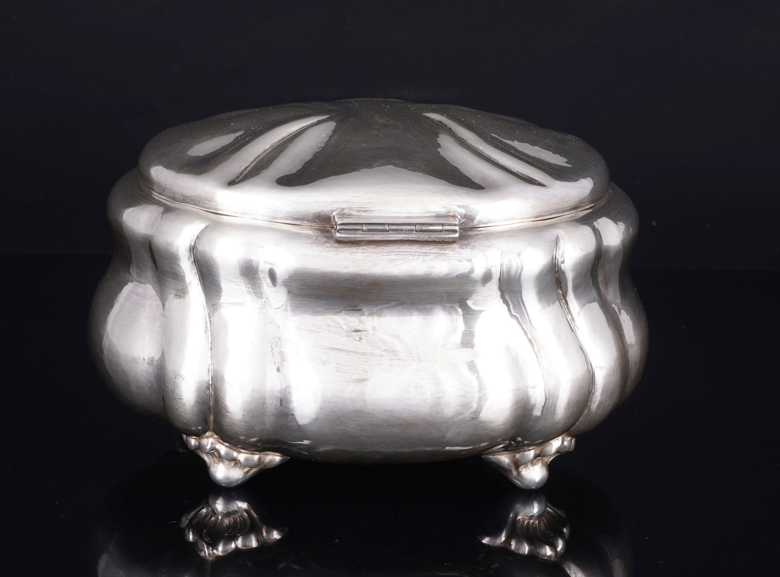 Laeger & Co Hanau 800 silver large lidded box, - 3