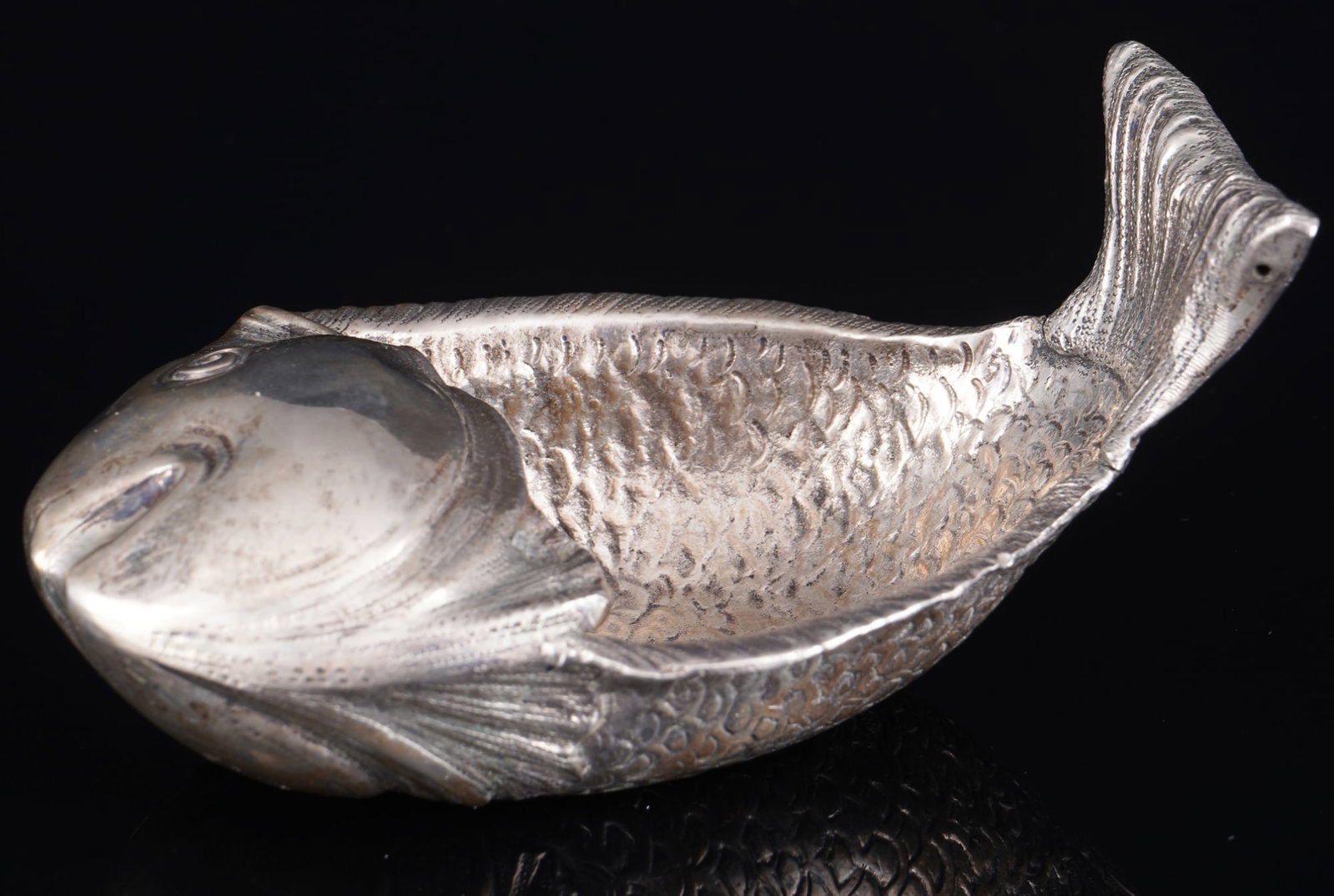 925 silver fish-shaped bowl,: 925 silver, stamped Sterling + maker's mark, L 11 cm x W 7 cm x H 5 cm, weight 128 grams