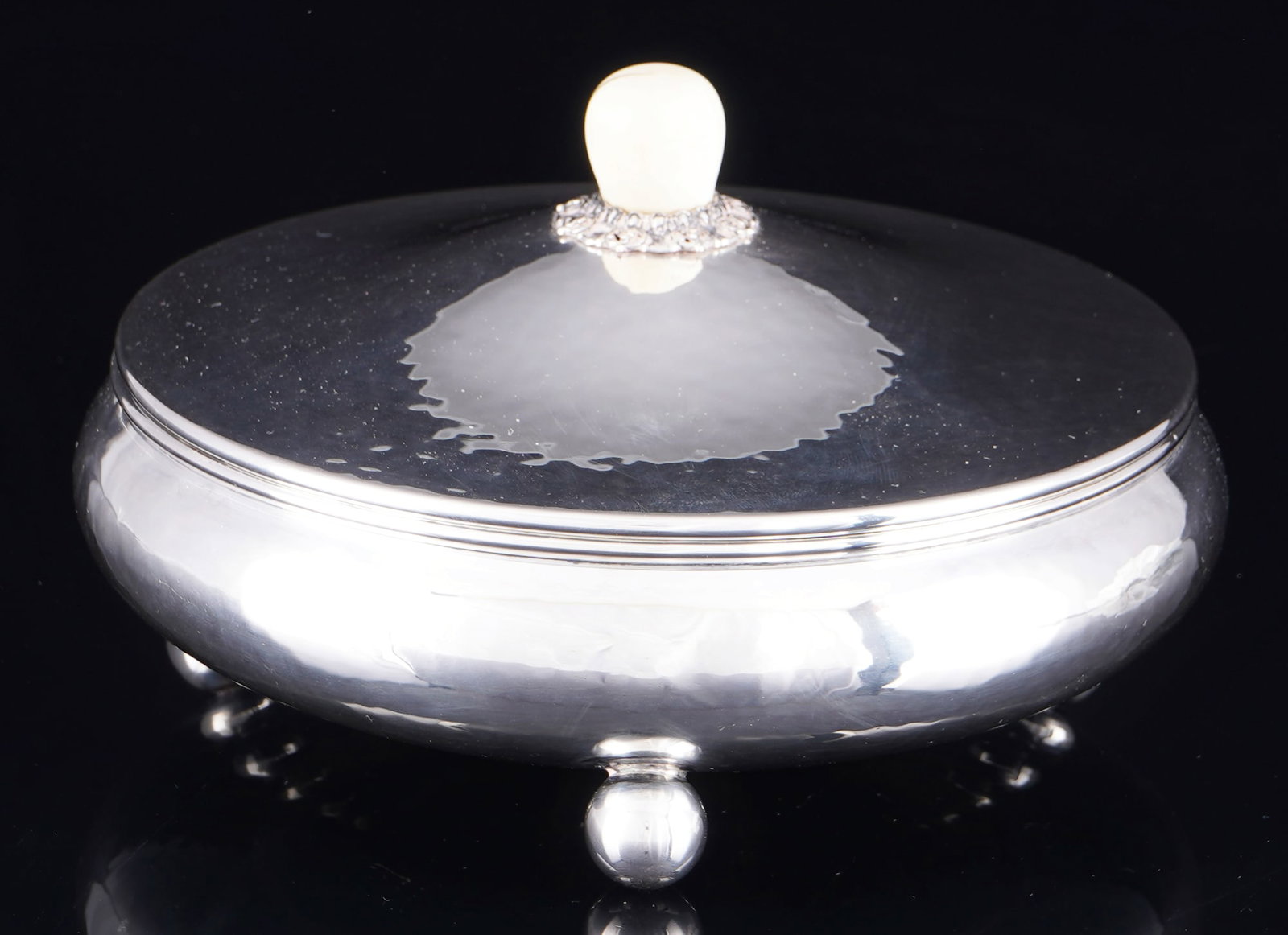 835 Silver Art Deco Hammered lidded box - Adolf Kander,: silver, 835/000, hallmarked 835 + crescent & crown + Adolf Kander company mark, model no. 4236, hammered finish, bulbous flat shape, standing on three ball feet, H 9.5 cm x D 16.5 cm, weight approx.
