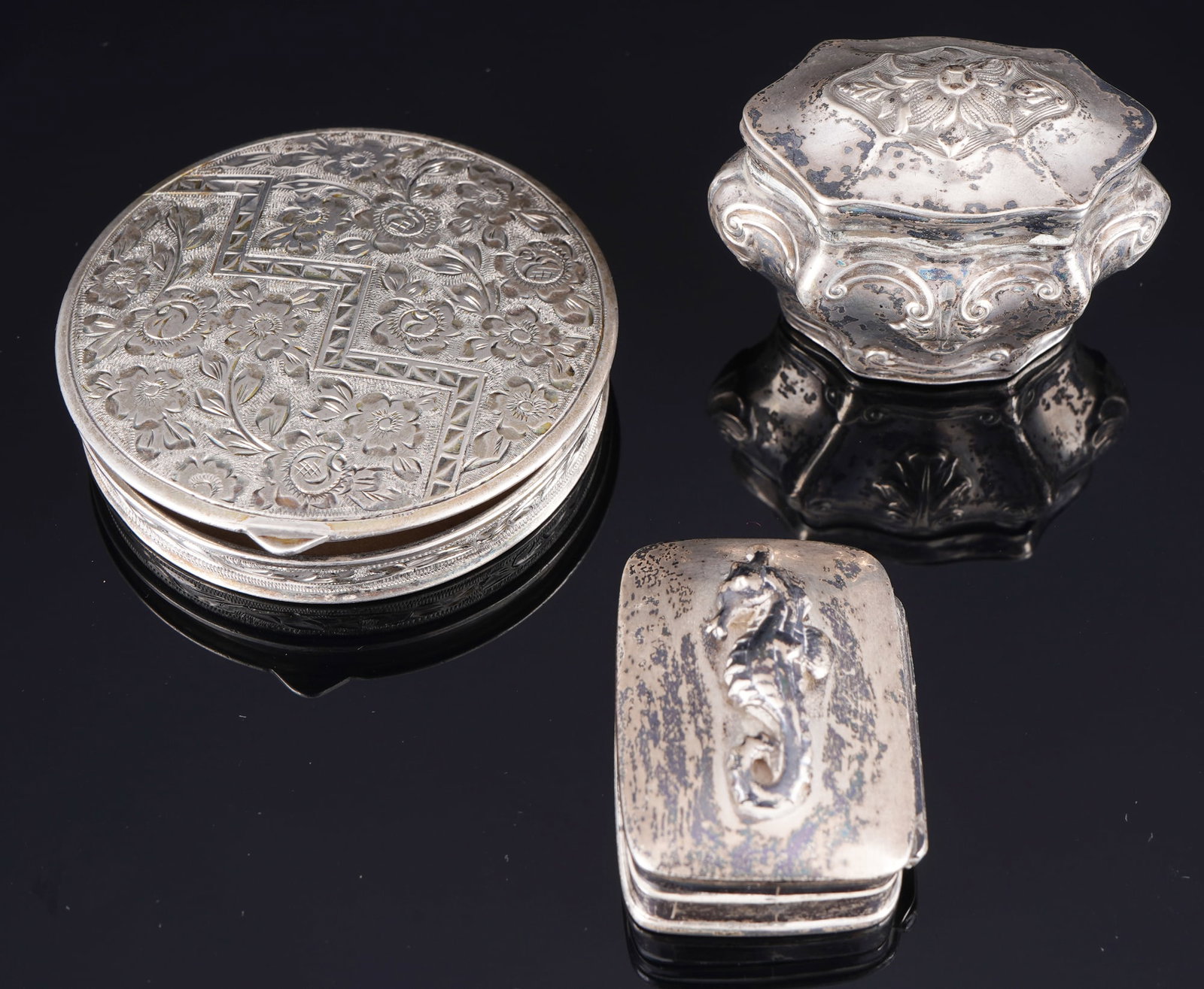 750-925 silver - 7 silver boxes, - 2