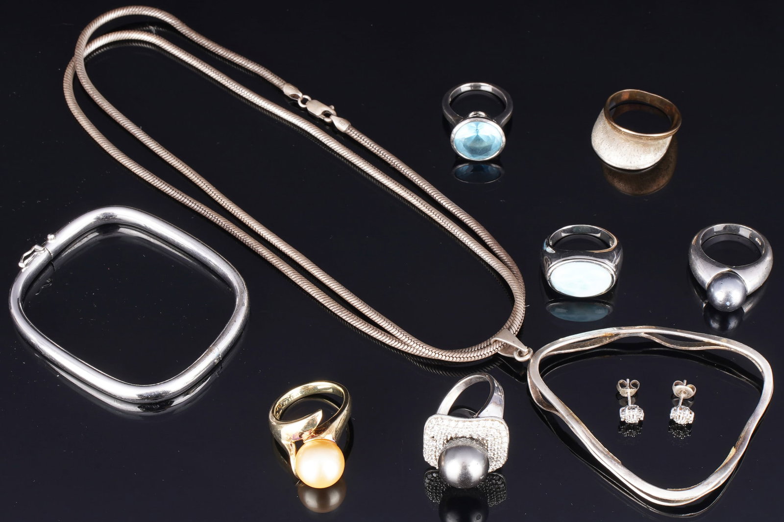 925 silver designer jewelry,: Extensive jewelry collection in modern and classic designs. Includes several rings with colored stones and pearls, bangles, stud earrings, and a snake chain with a pendant; total weight approximately