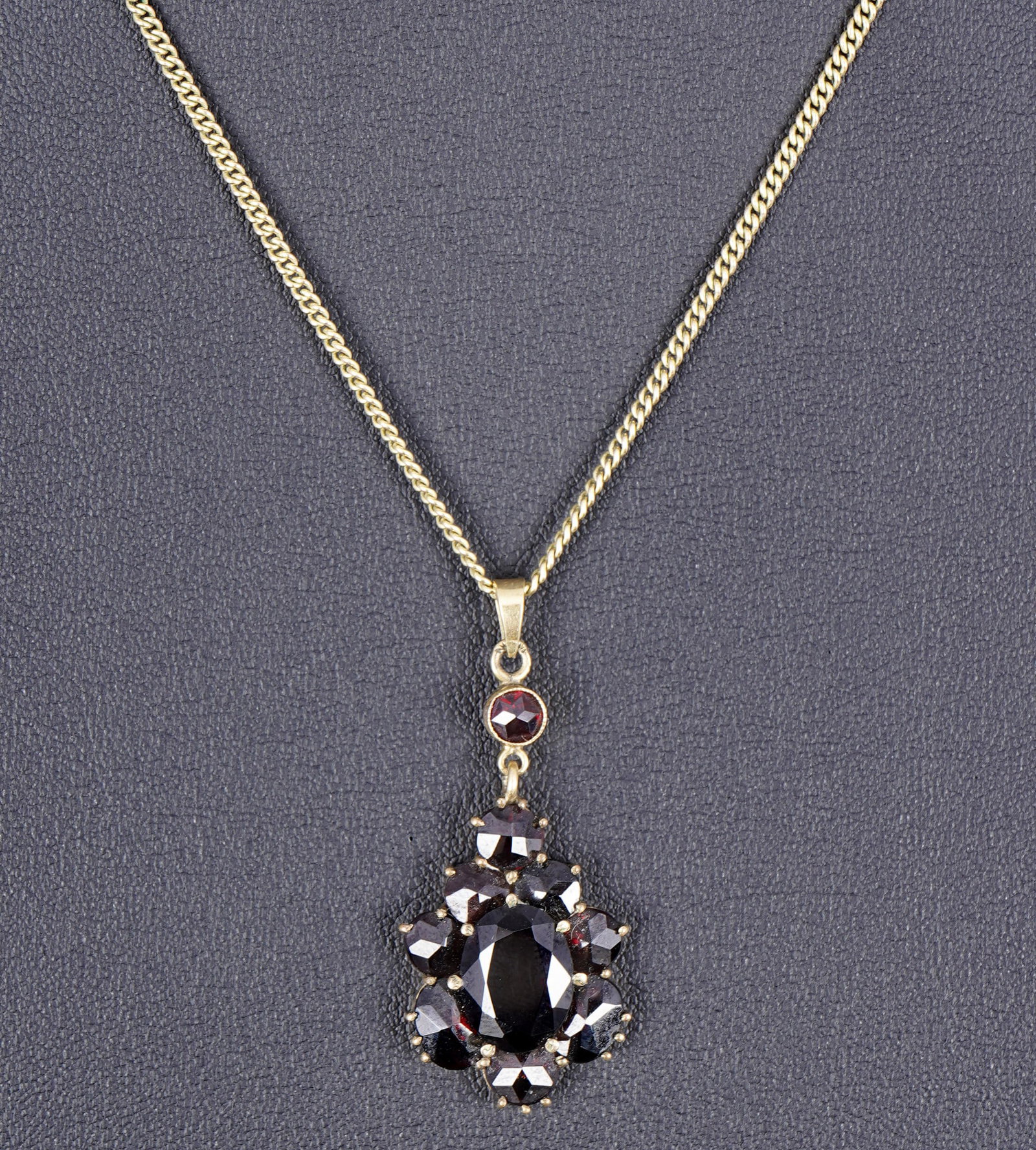 Garnet jewelry Bohemian garnet pendant with chain: Bohemian garnet pendant with 10 garnets and chain, gold-plated, pendant with bail L 4.3 cm, W 1.8 cm, chain L 51.5 cm, total weight approx. 8.3 grams, signs of age