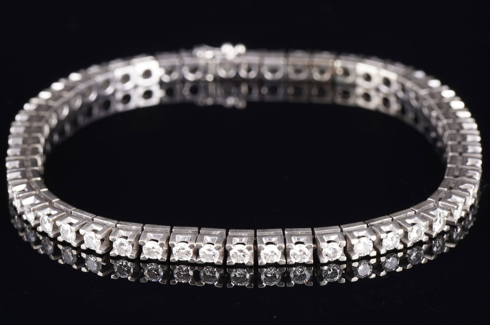 750 gold tennis bracelet with 52 brilliant-cut diamonds,: White gold (WG 750), stamped 750 + LB, elegant tennis bracelet in 18K white gold with a continuous row of 52 brilliant-cut diamonds in prong settings. Classic, high-quality design with flexible link