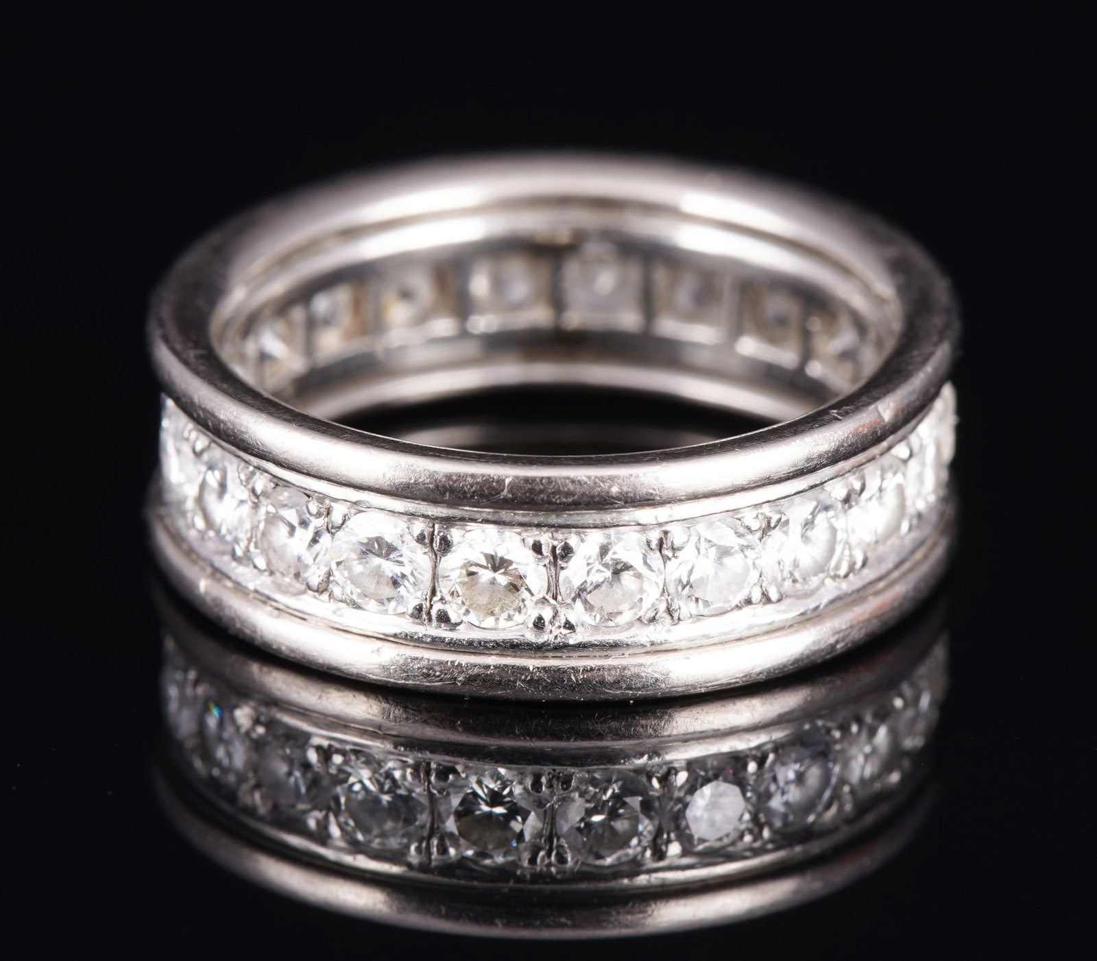 585 gold memory ring with 22 diamonds,: WG 585 white gold, tested, not hallmarked, memory ring completely set with 22 brilliant-cut diamonds, ring height 20.2 cm, size 52 / 16.5 mm, weight 7.5 grams