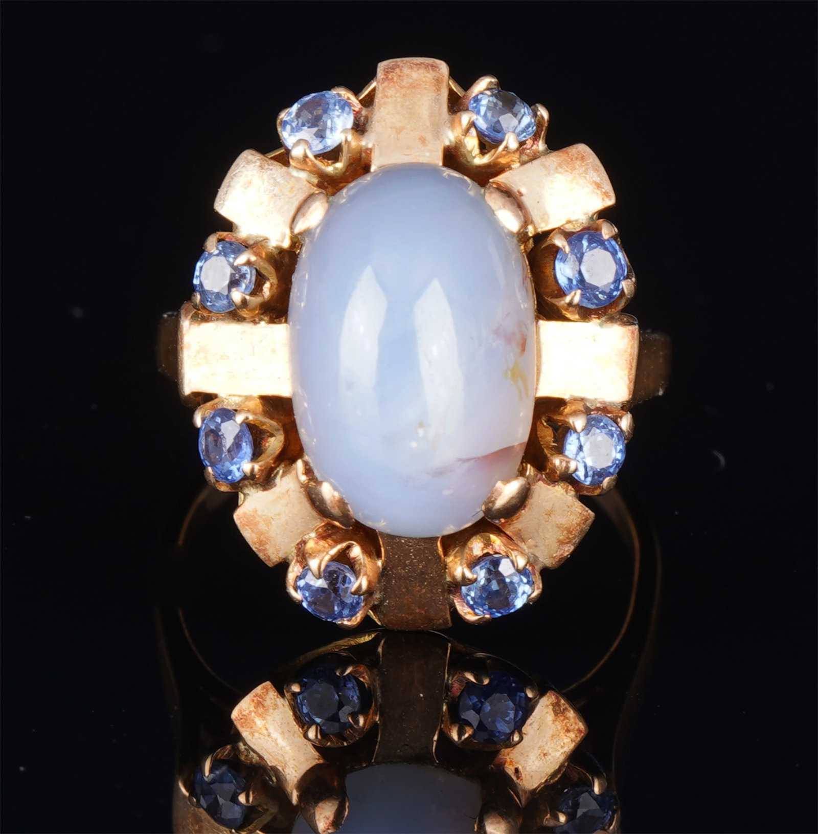 585 Gold Star Sapphire Ring: 14k yellow gold (GG 585), tested, unstamped, ladies' ring in 14k yellow gold with a centrally set oval star sapphire, surrounded by a wreath of small sapphires, height approx. 29 mm, size 49 / 15.7