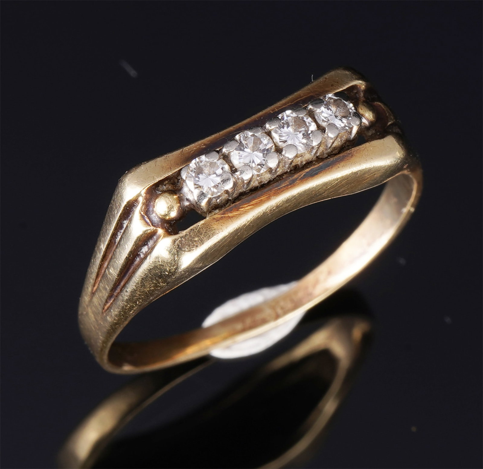 585 gold ring with four brilliant-cut diamonds,: GG, stamped 585, elegant ladies' ring made of 585 yellow gold with 4 brilliant-cut diamonds, ring height 27.6 mm, size 66 / approx. 21-21.8 mm, weight approx. 5.1 grams