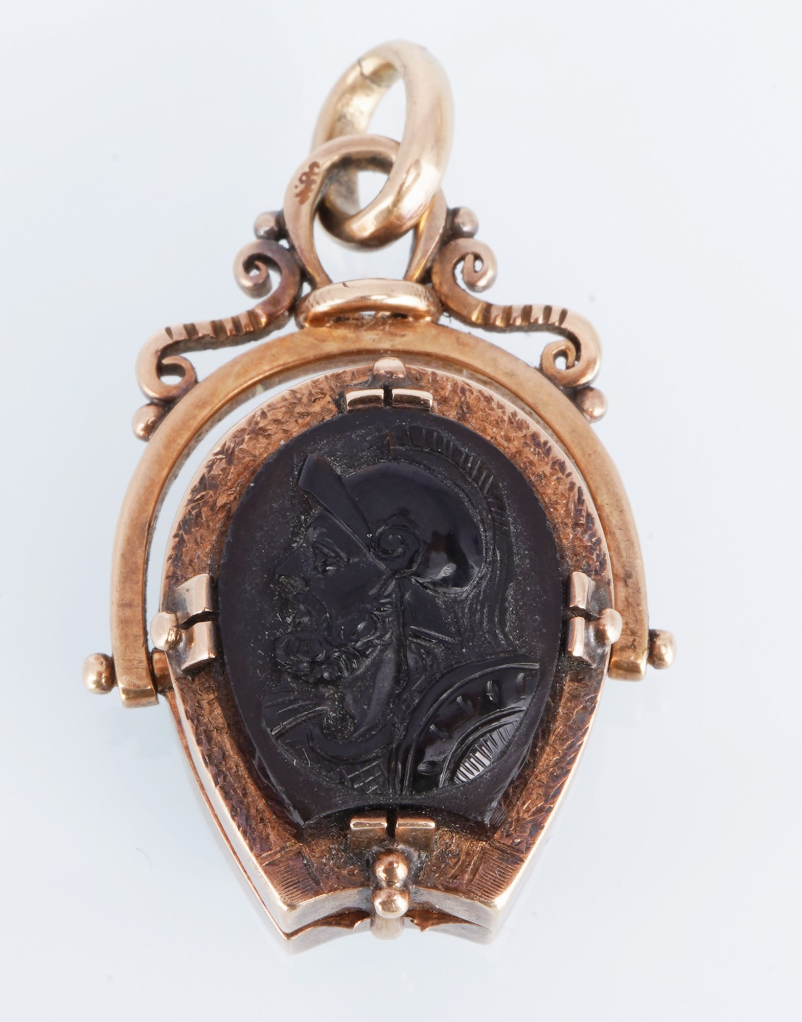 585 gold medallion pendant with onyx cameo around 1870, (1 of 6)