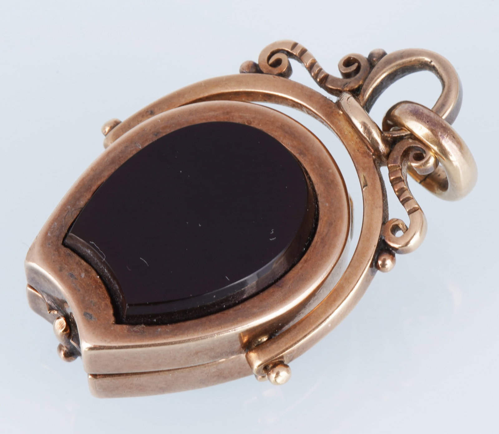 585 gold medallion pendant with onyx cameo around 1870, - 3