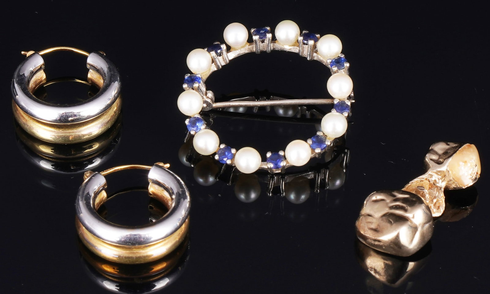 585 gold pair of earrings, brooch and dental gold, (1 of 4)