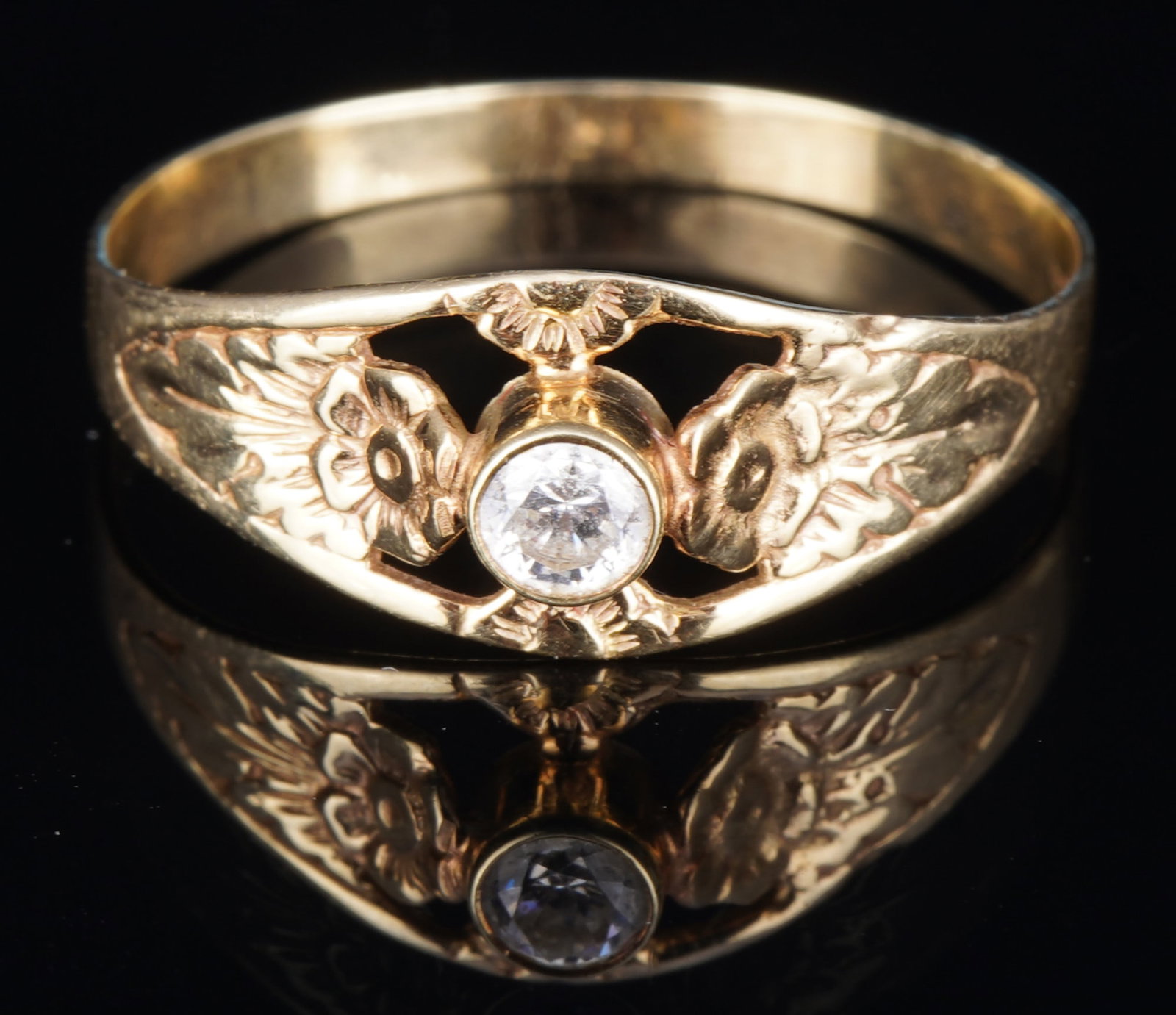 585 gold romantic ring with old-cut diamond,: 14K yellow gold (GG 585), stamped, ladies' ring in 14K yellow gold with romantic floral ornamentation and central old-cut diamonds, H 21 cm, size 59 / 18.8 mm, weight 1.3 grams