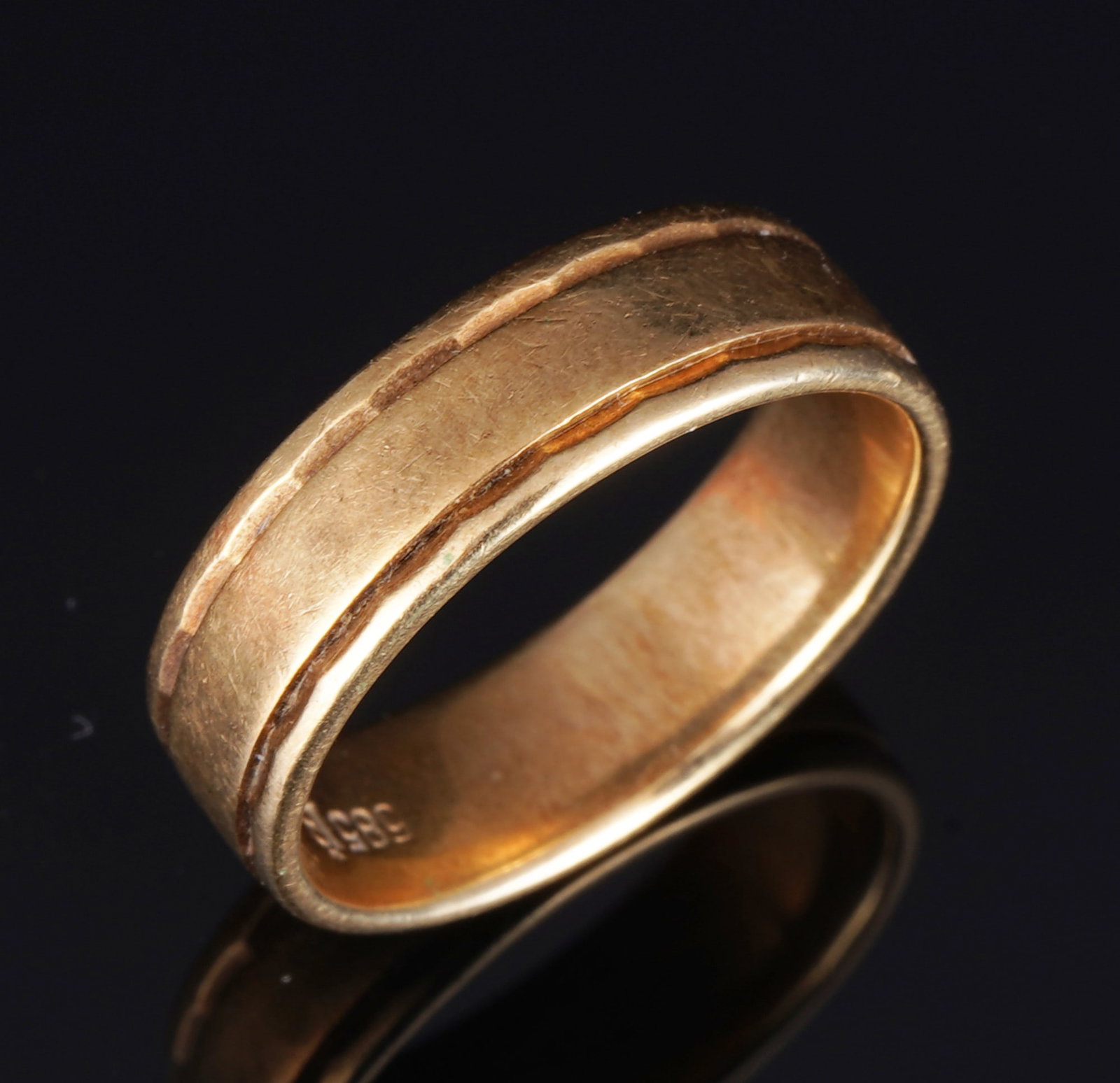 585 Gold Ring, - 2