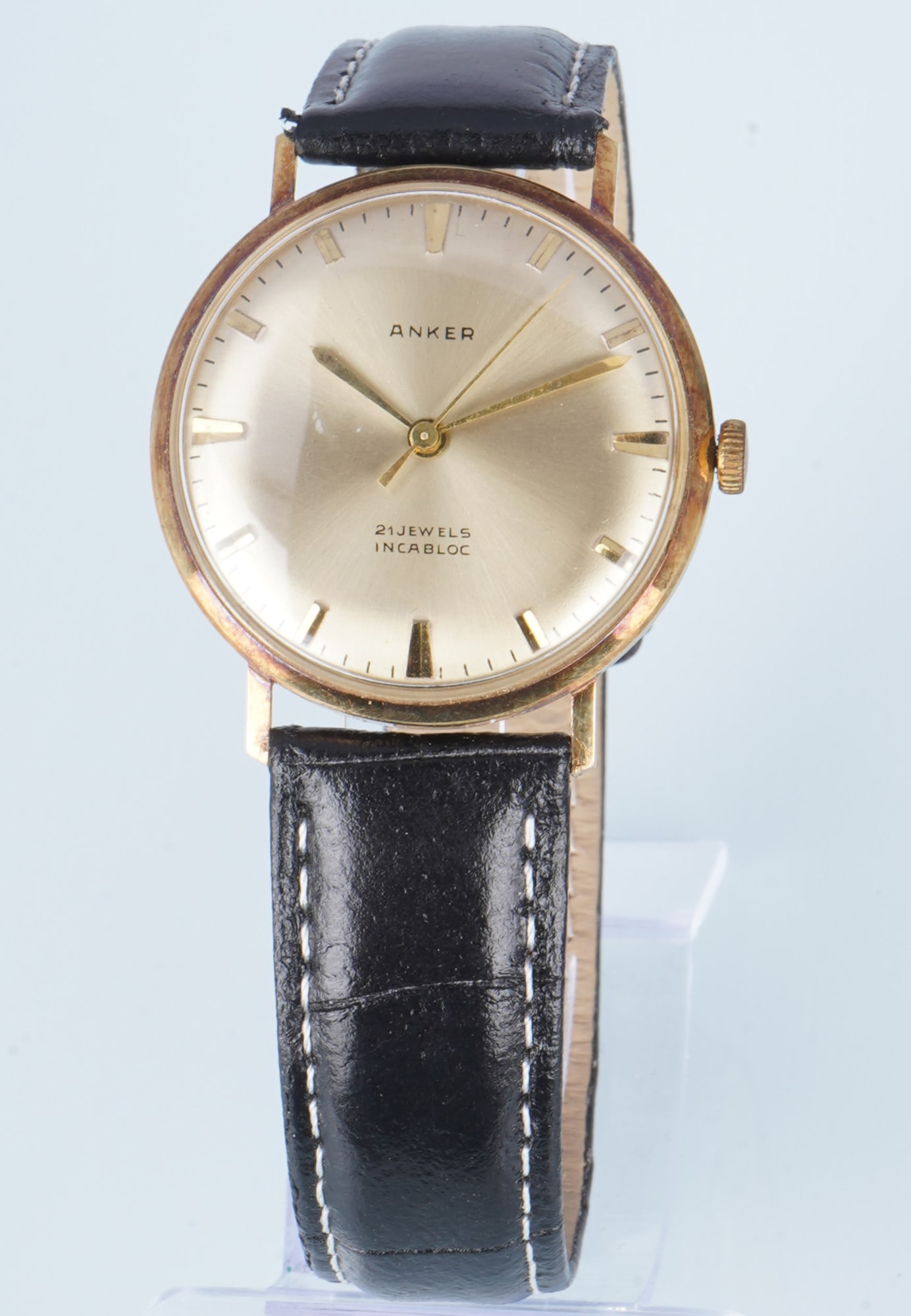 Anker 585 Gold Automatic Men's Wristwatch: 585 yellow gold case, classic design, dial with company logo and baton indices, case back stamped 14K 0.585, leather strap with pin buckle, L 23 cm, H 38 mm x diameter approx. 35 mm without crown, wei