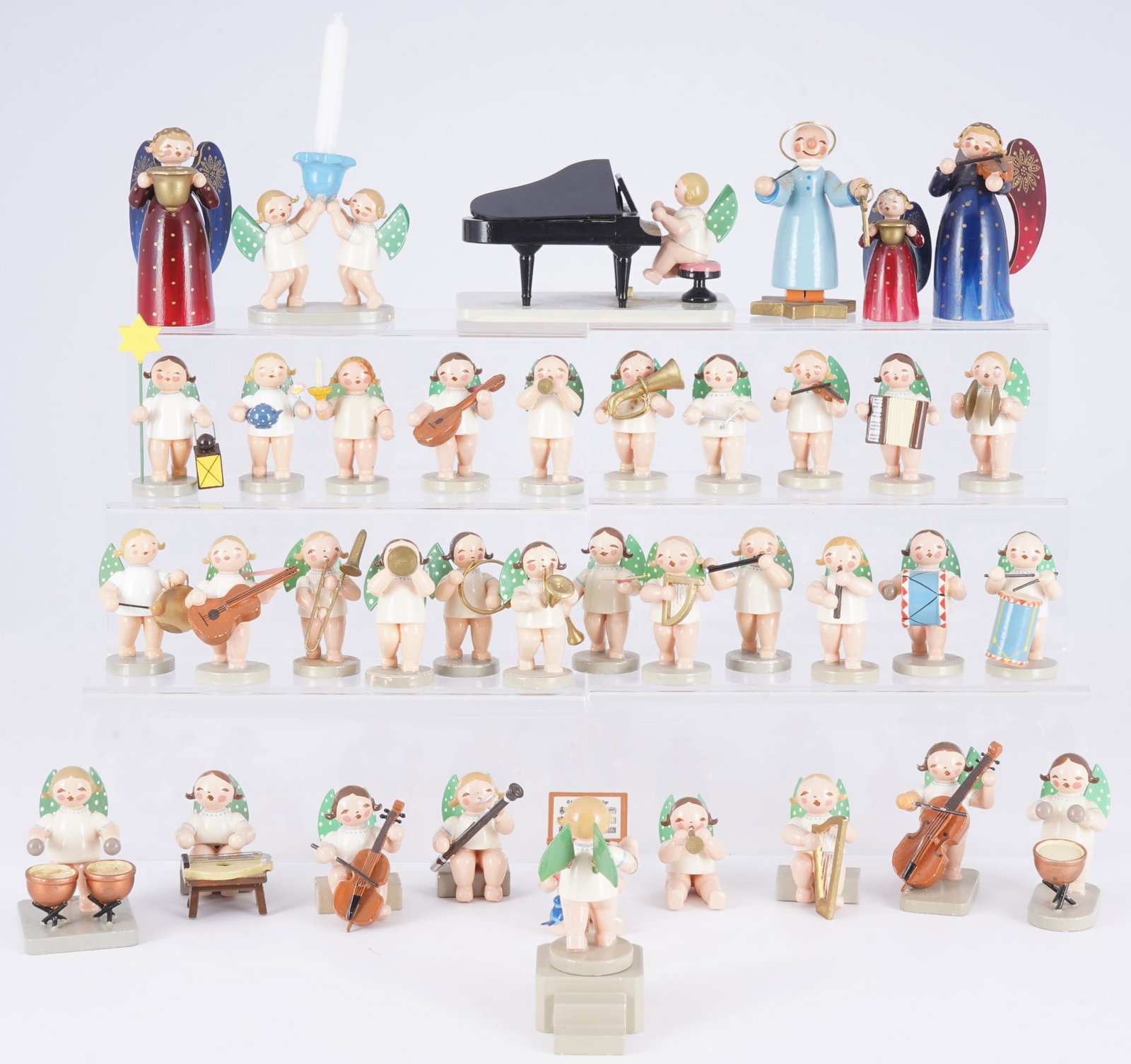 Wendt and Kuehn - Slumber box with 25 music-making angels, (1 of 15)