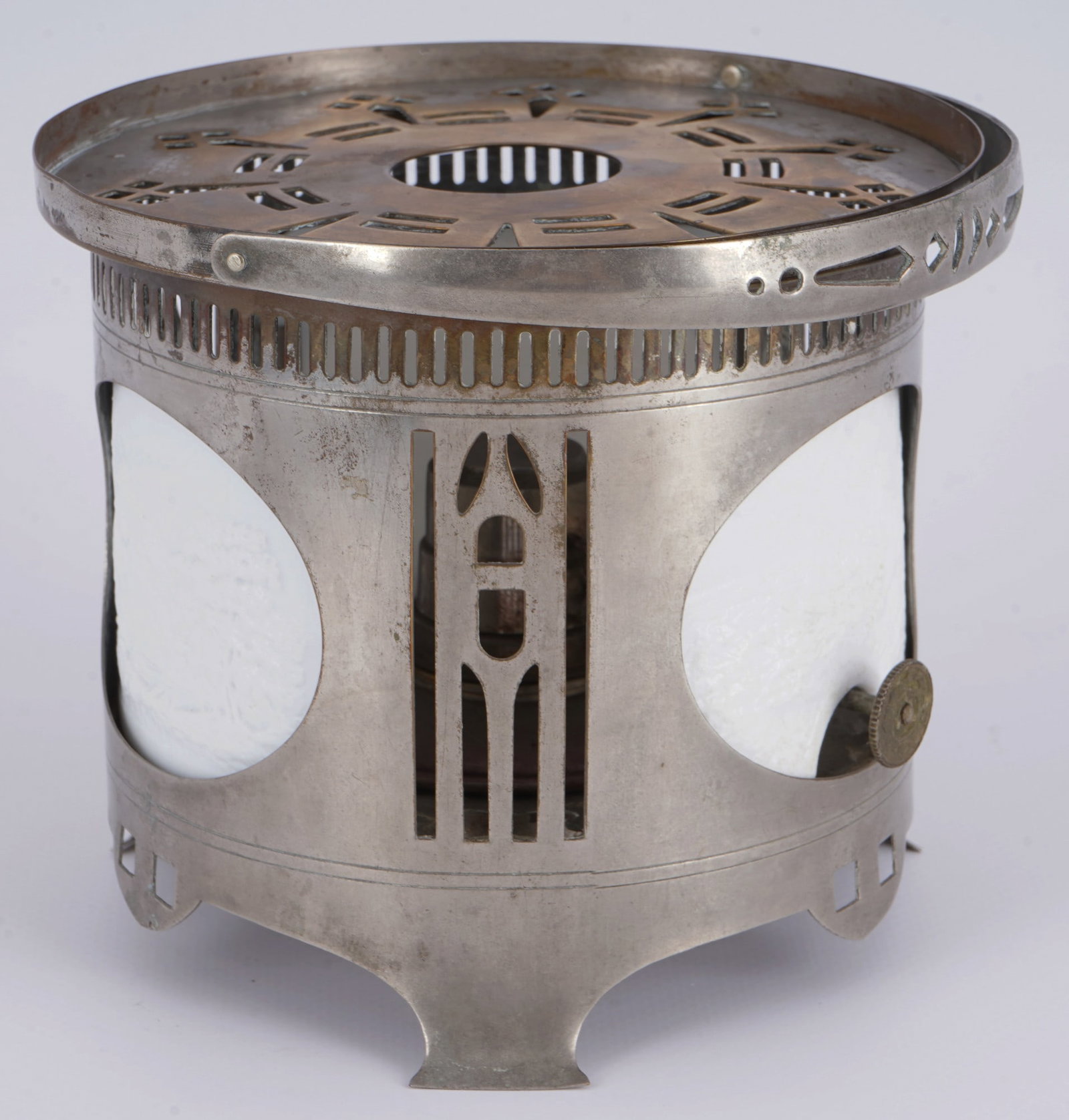 Round stove with three different landscape scenes, - 10
