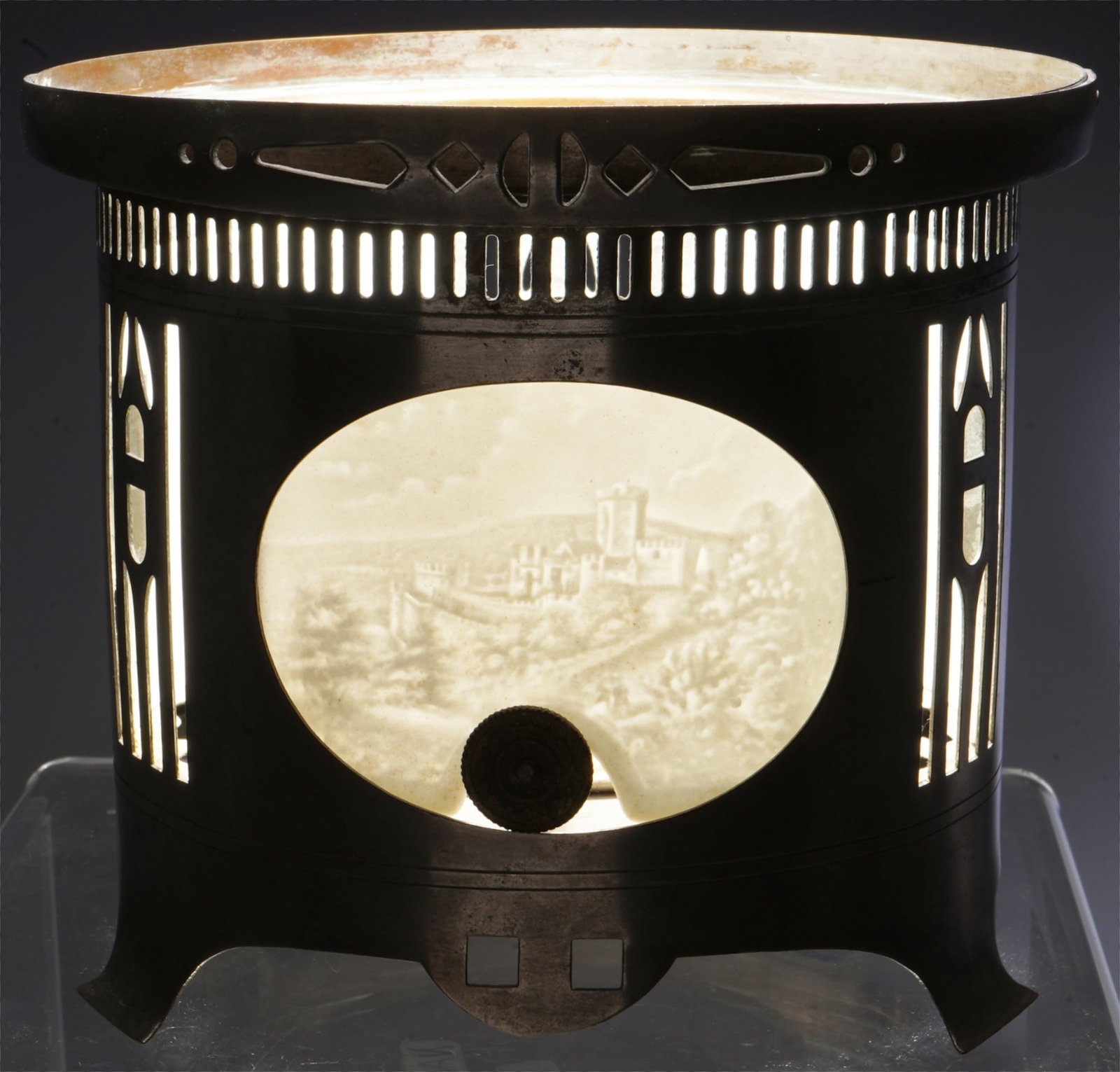 Round stove with three different landscape scenes, - 3