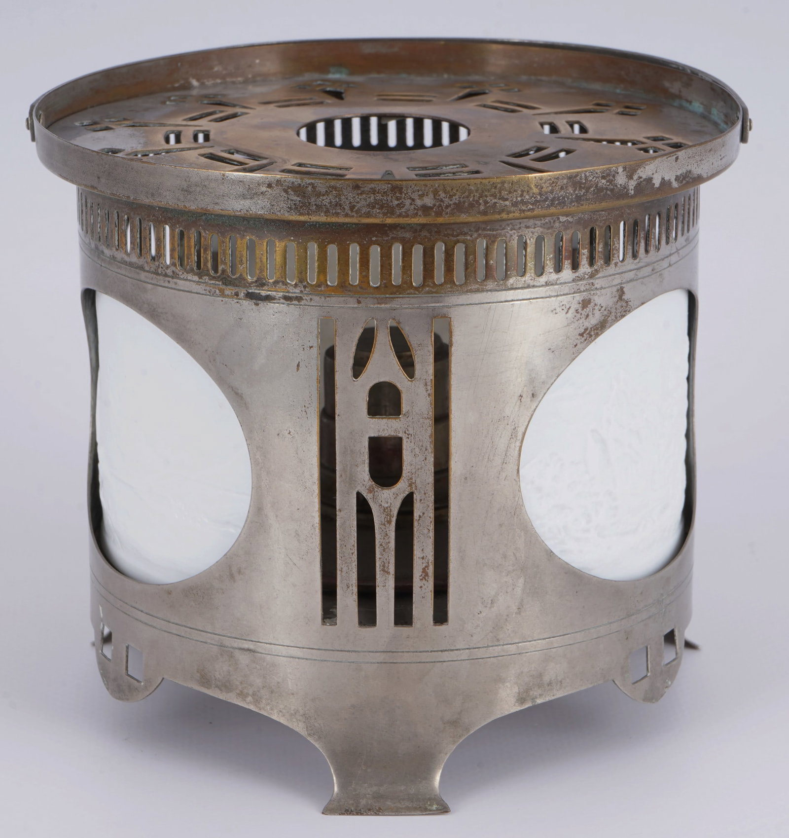 Round stove with three different landscape scenes, - 7