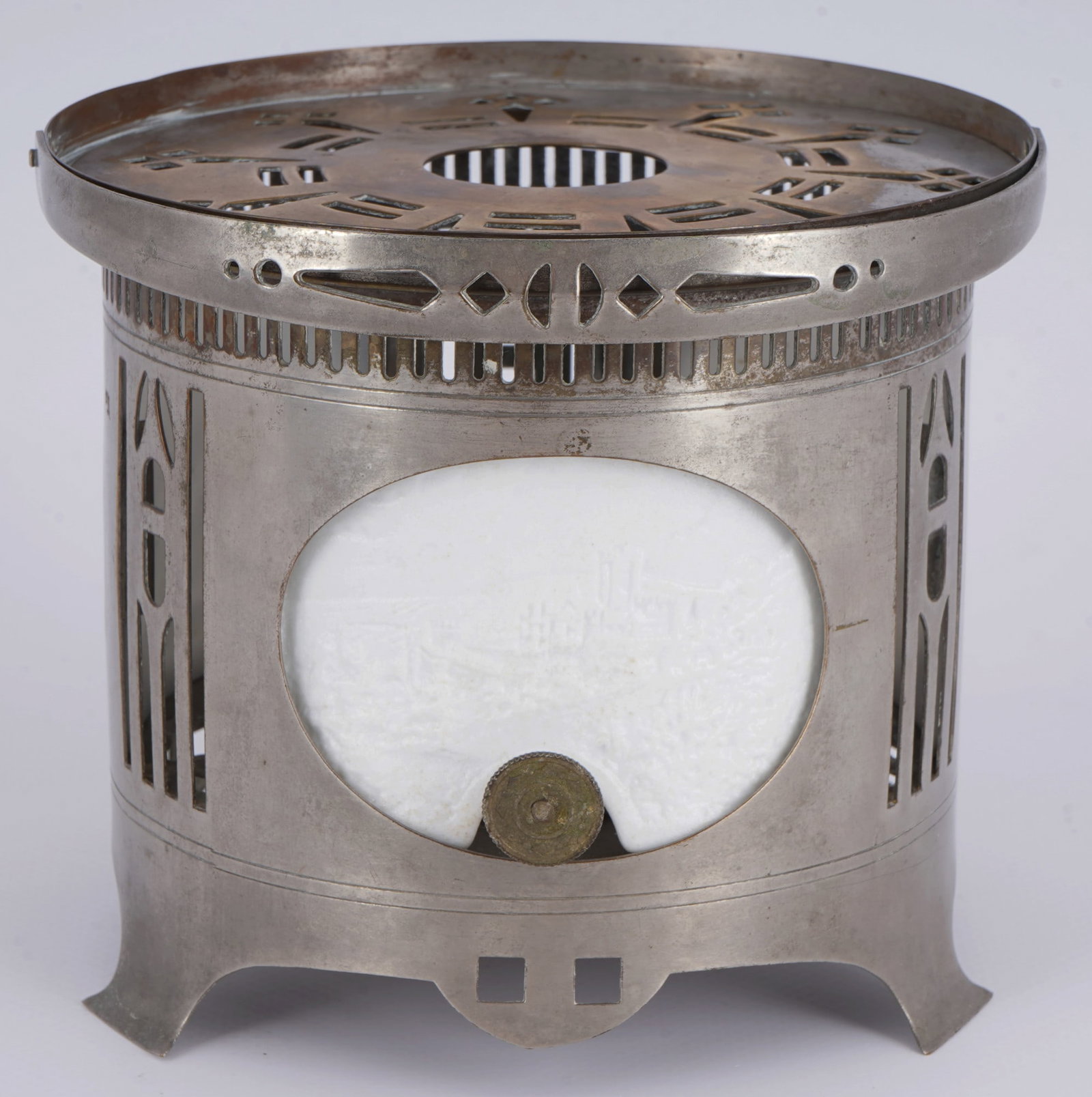 Round stove with three different landscape scenes, - 9