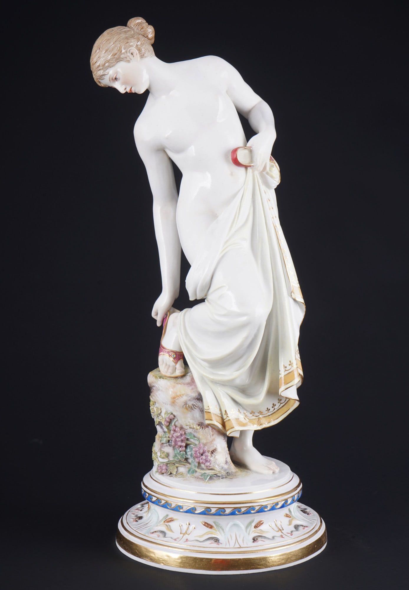 Meissen large Art Nouveau sculpture After the Bath 1st choice - Robert OCKELMANN,: porcelain, blue sword mark 1st choice, knob mark 1815-1924, design by Robert OCKELMANN (1849-1915) around 1883, German sculptor, studied with Eduard August Luerssen at the Academy of Fine Arts in Berl