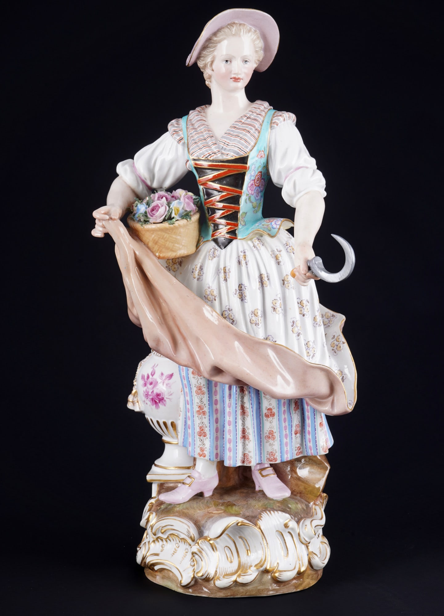 Meissen large female gardener with sickle - M. V. ACIER,: porcelain, blue sword mark with two grinding strokes 2nd choice, after a design by Michel Victor ACIER (1736-1799), French sculptor, the artist trained in Paris was specifically appointed as a master 