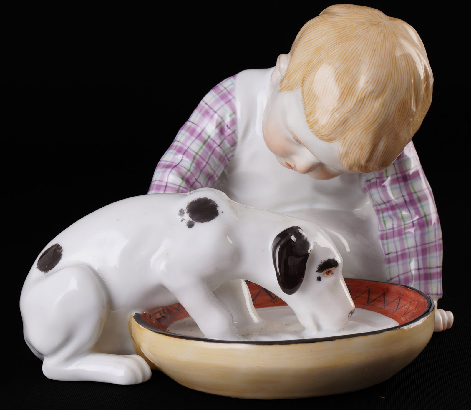 Meissen Hentschel Child with drinking dog 1st choice - Konrad HENTSCHEL,: porcelain, blue sword mark 1st choice, design by Julius Konrad HENTSCHEL (1872-1907) around 1905, boy with drinking puppy, model no. 73369, painter's no. 3202, H 8.5 cm x W 16 cm x D 11 cm