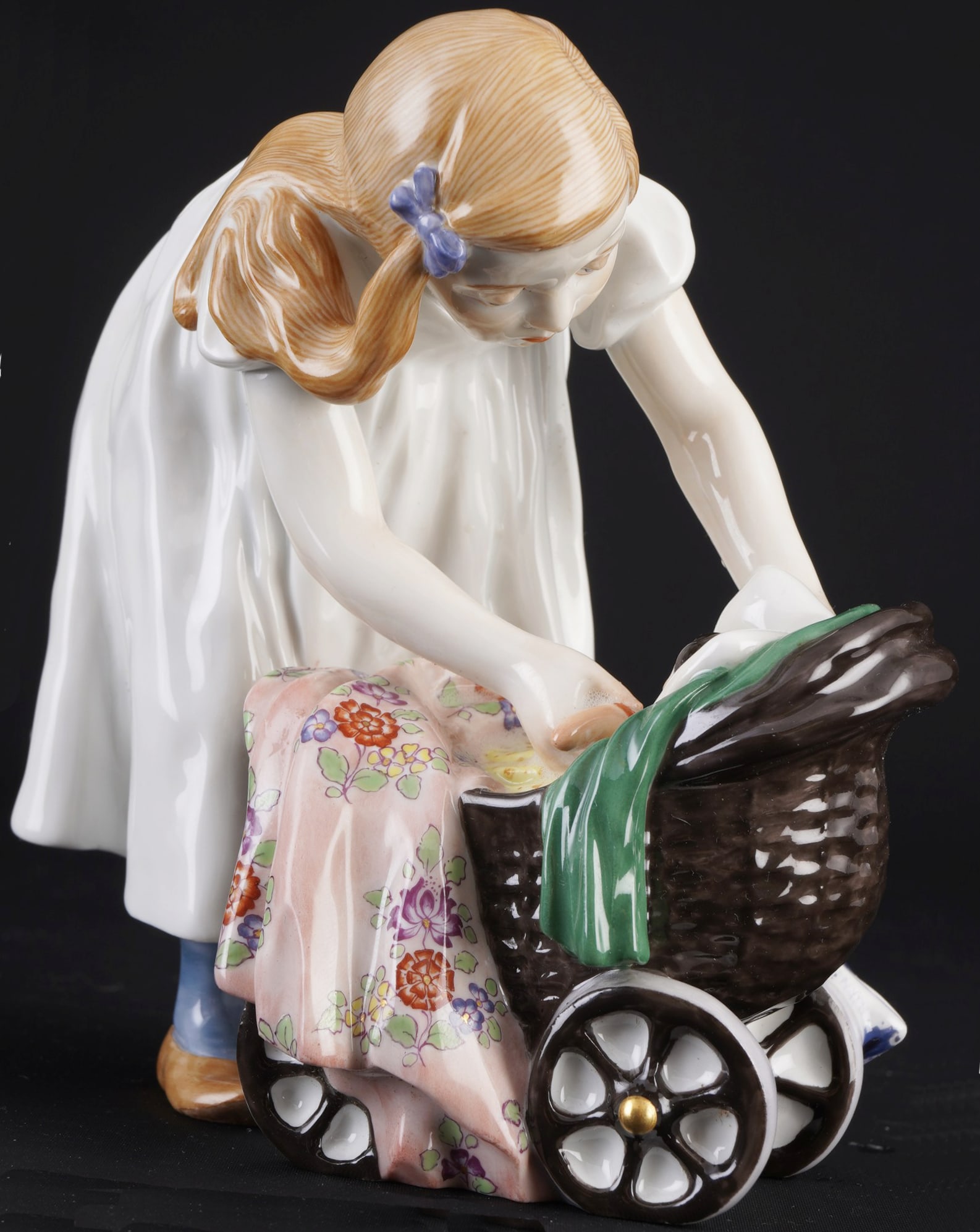 Meissen Hentschel Child with doll carriage - Julius Konrad HENTSCHEL,: porcelain, blue sword mark with grinding stroke, design by Julius Konrad HENTSCHEL (1872-1907) circa 1905, depicting a bent-over girl with a doll on a doll's pram, model no. 73370, painter's no. 2604,