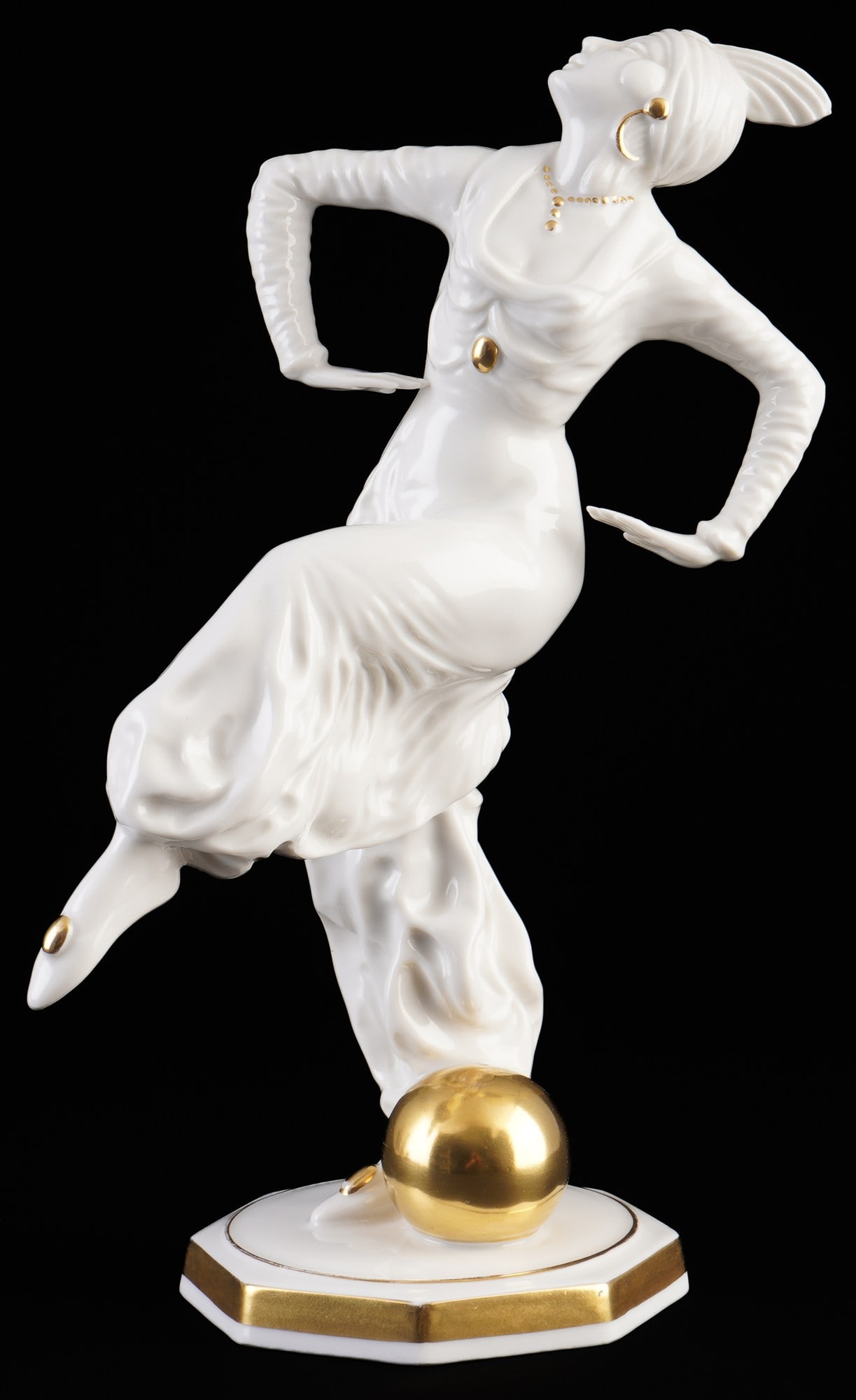 Hutschenreuther Art Deco Dancer with Ball - Constantin HOLZER-DEFANTI,: porcelain, green company mark, design by Constantin HOLZER-DEFANTI (1881-1951) around 1926, dancer with golden ball in expressive pose, on octagonal base, H 26.5 cm x W 17 cm