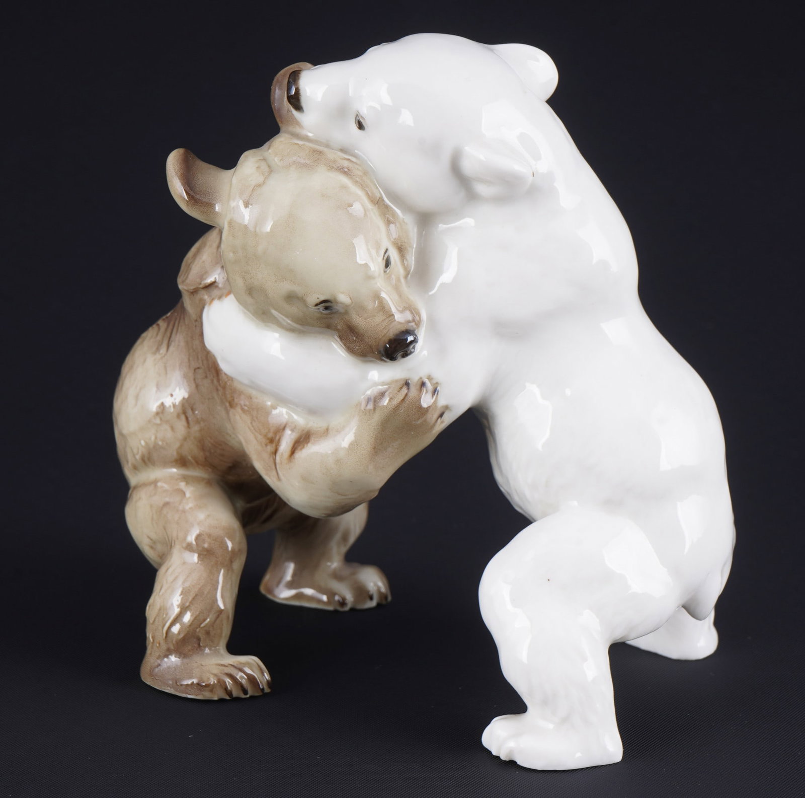 Allach fighting bears - Th. KaeRNER,: porcelain, green SS Allach company mark 1935?1945, design by Theodor KaeRNER (1884-1966), pair of bears fighting, model no. 6, H 12 cm x W 12 cm x D 7.5 cm