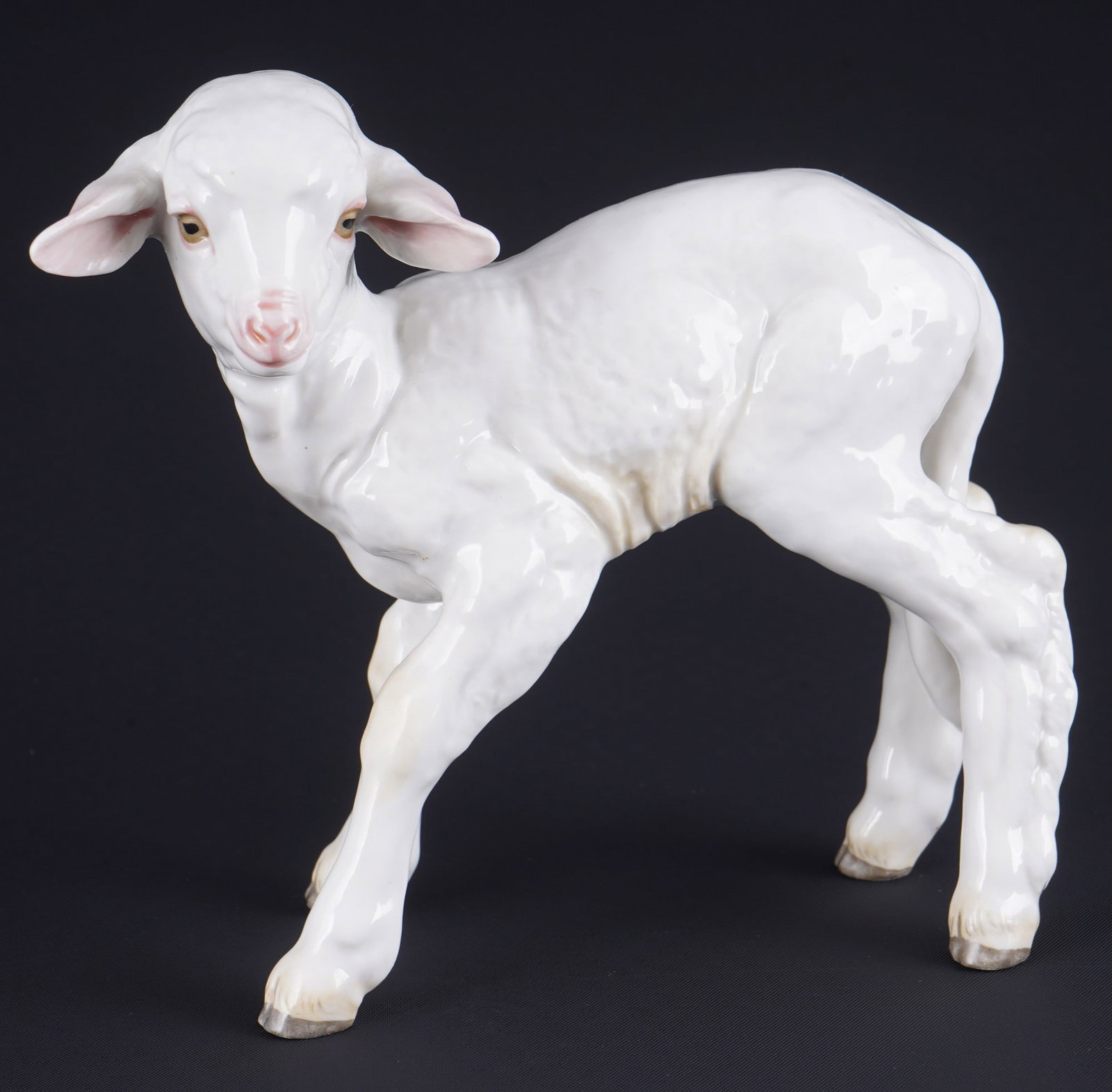Allach lamb - Th. KaeRNER,: porcelain, SS Allach press mark 1935?1945, design by Theodor KaeRNER (1884-1966), lamb, partially colored, model no. 107, H 13 cm x L 15 cm x W 6 cm