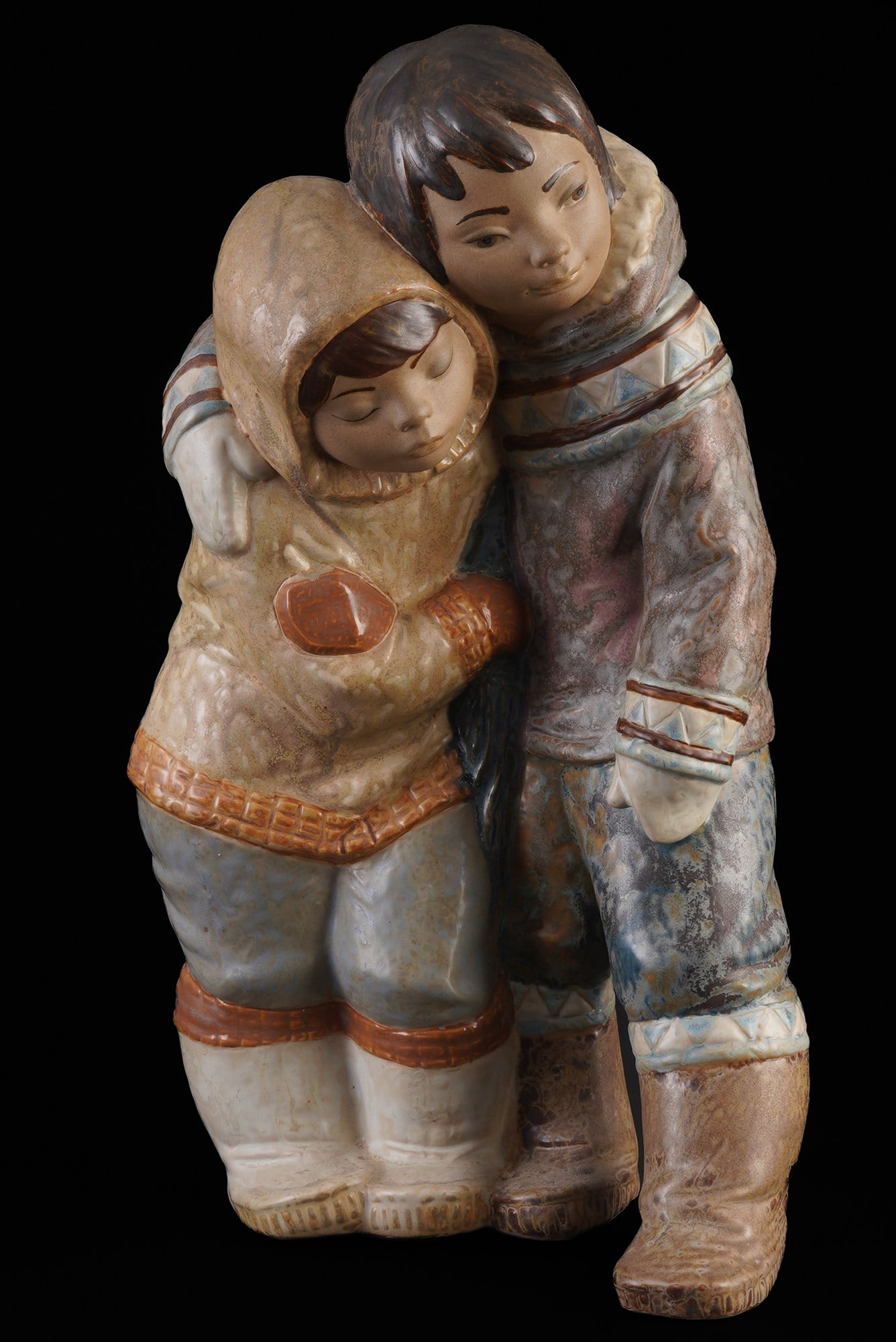 Lladro large eskimo children / couple from the Arctic,: porcelain, Spain, blue company mark, design by Juan Huerta, model no. 2038, H 34 cm x W 19 cm