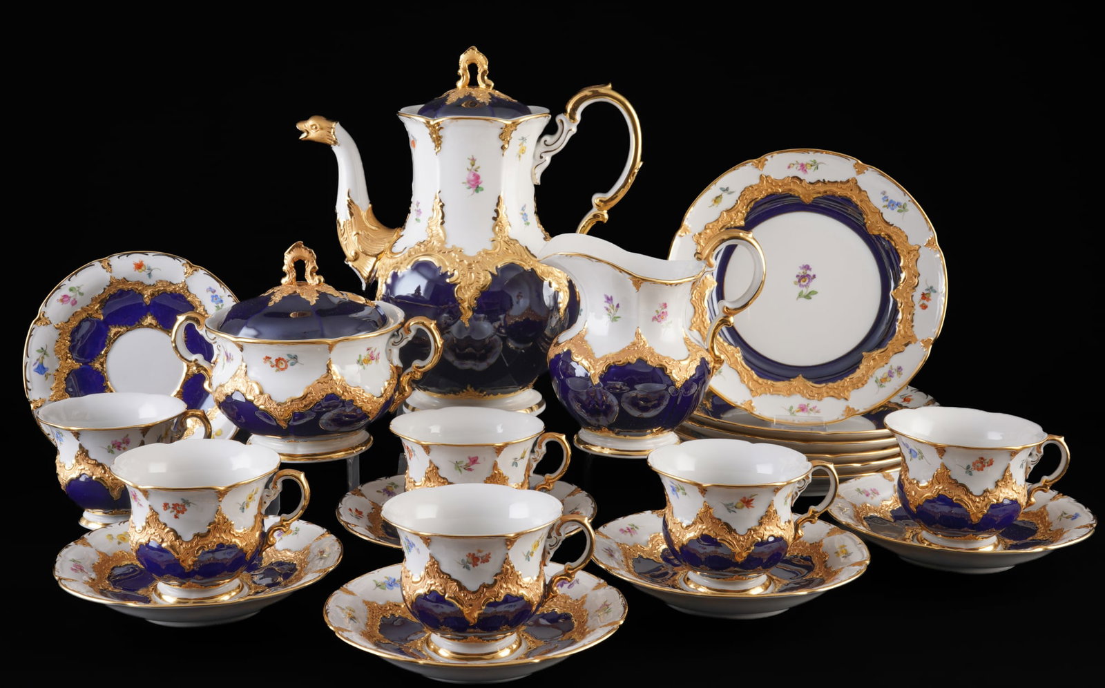 Meissen B-Form Strewn Flowers royal blue coffee service for 6 persons, (1 of 5)