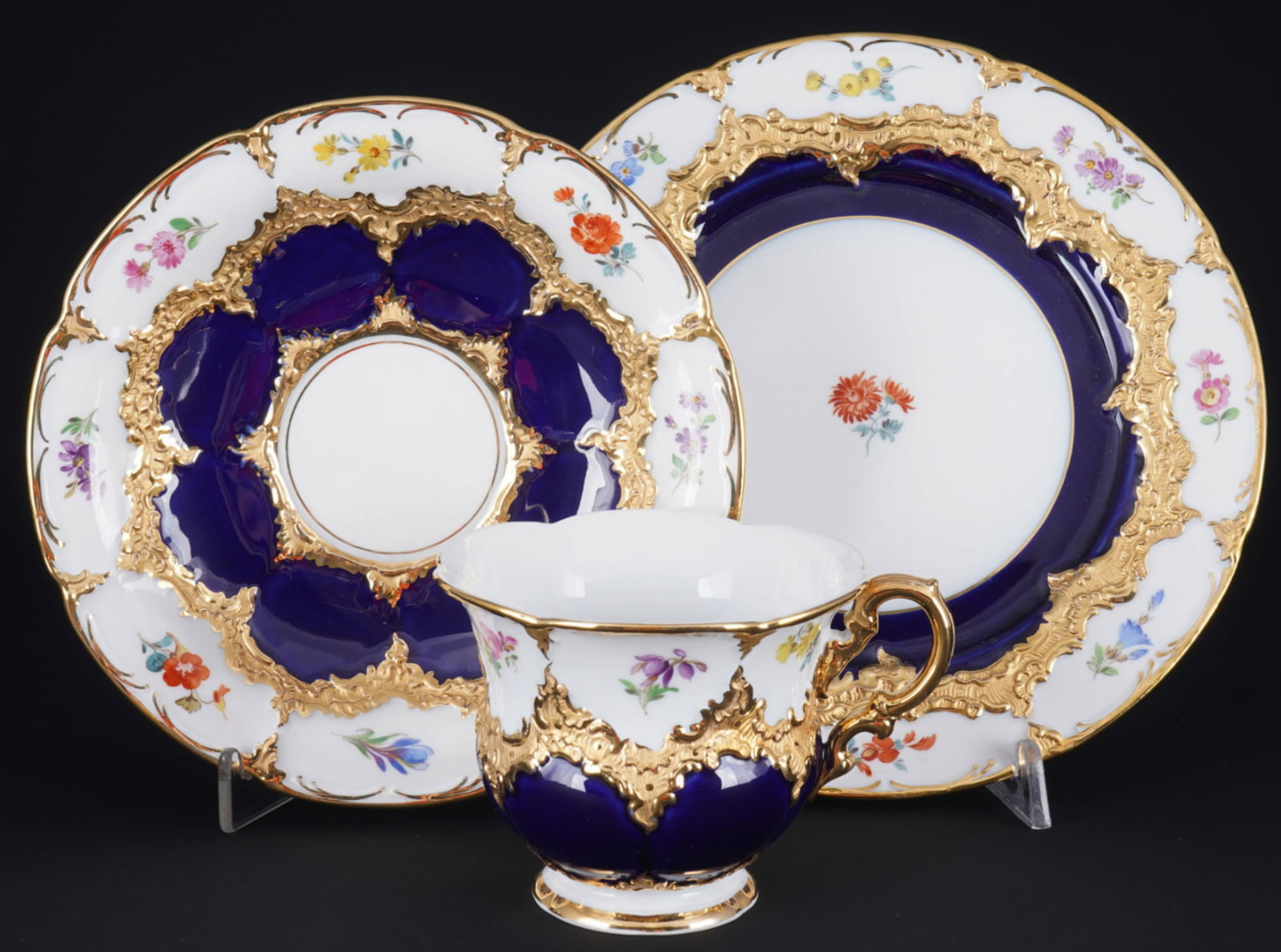 Meissen B-Form Strewn Flowers royal blue coffee place setting 1st choice,: porcelain, blue sword mark 1st choice, decor B-Form royal blue with Strewn Flowers, model no. B154, 1x cup H 7.5 cm x D 9.5 cm, 1x saucer D 16.5 cm, 1x dessert plate D 19.5 cm, chip on cup buttom