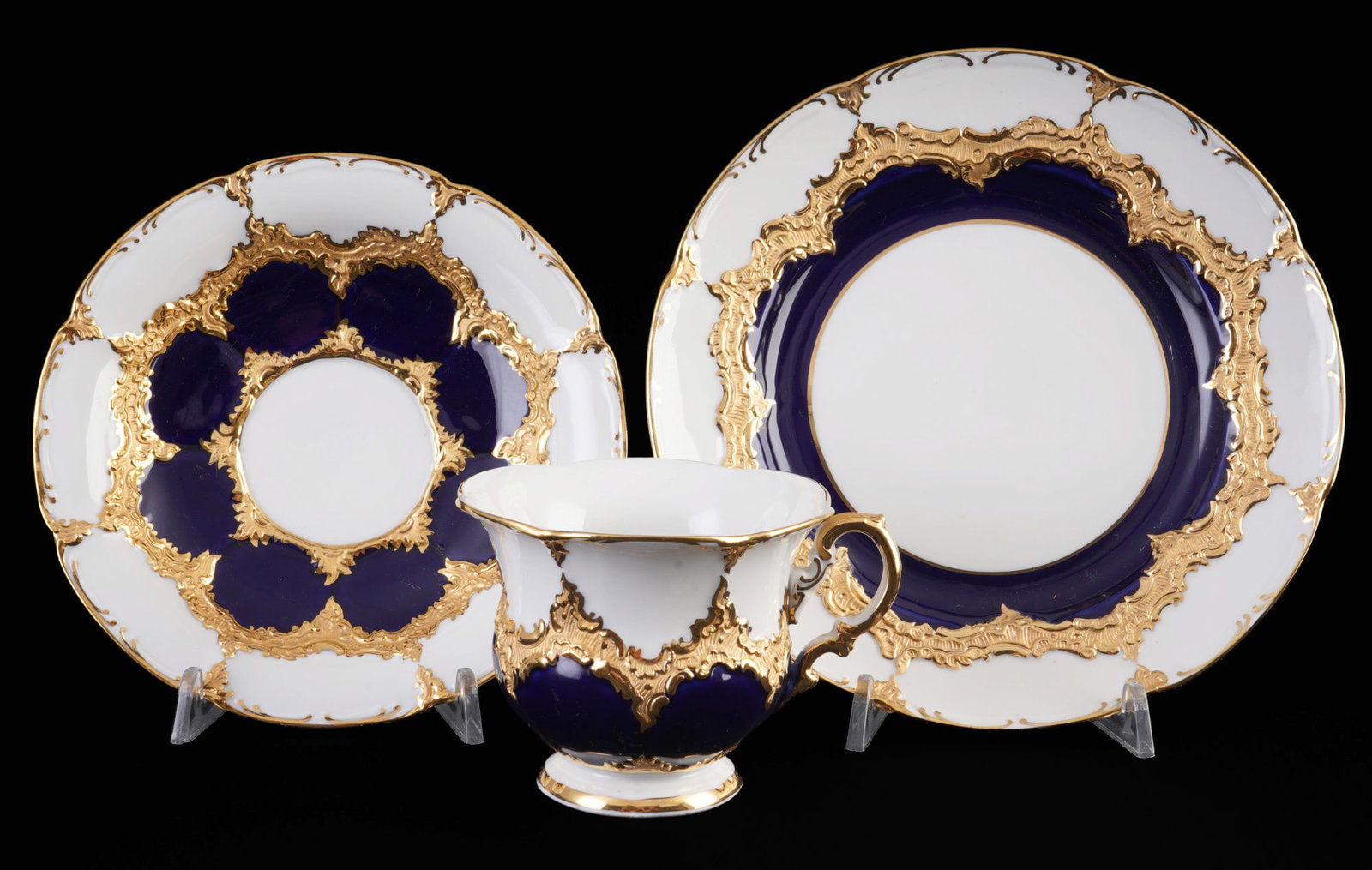 Meissen B-Form royal blue coffee place setting,: porcelain, blue sword mark with two grinding strokes 2nd choice, decor B-Form royal blue, gold bronze, 1x coffee cup H 8 cm x D 10 cm, 1x saucer D 16.5 cm, 1x dessert plate D 20 cm