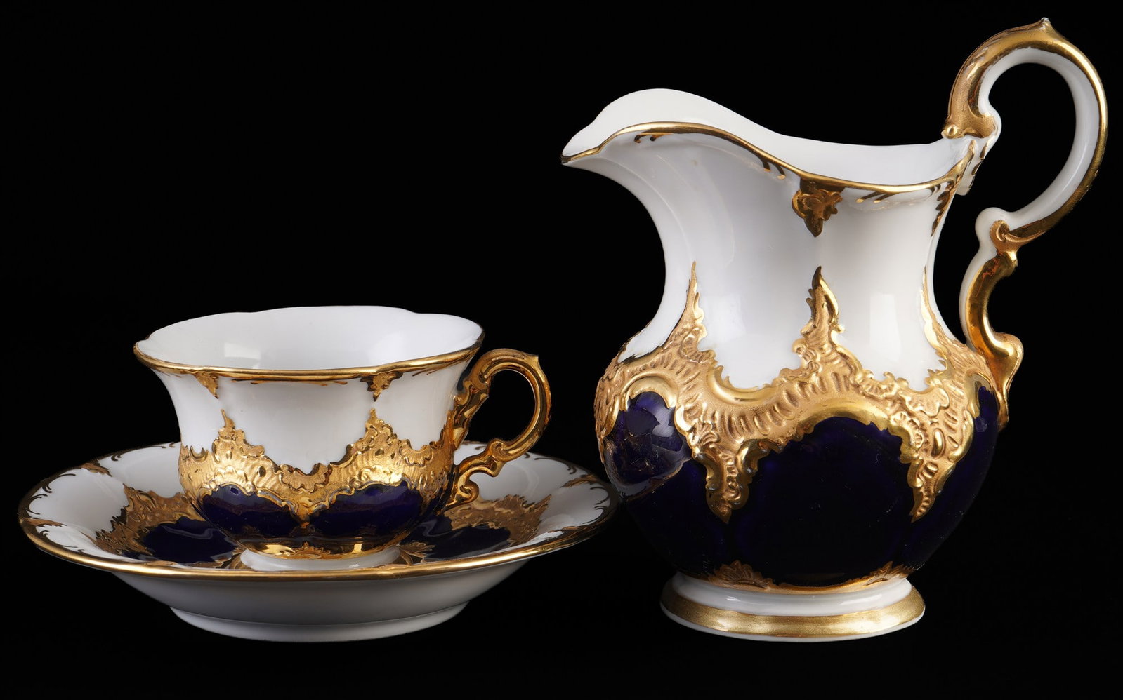 Meissen B-Form royal blue mocha cup with milk jug 1st choice,: porcelain, blue sword mark 1st choice, decor B-Form royal blue, gold bronze, 1x cup H 5 cm x D 7.5 cm, 1x saucer D 12.5 cm, 1x milk jug H 12.5 cm x W 11 cm, slight abrasion