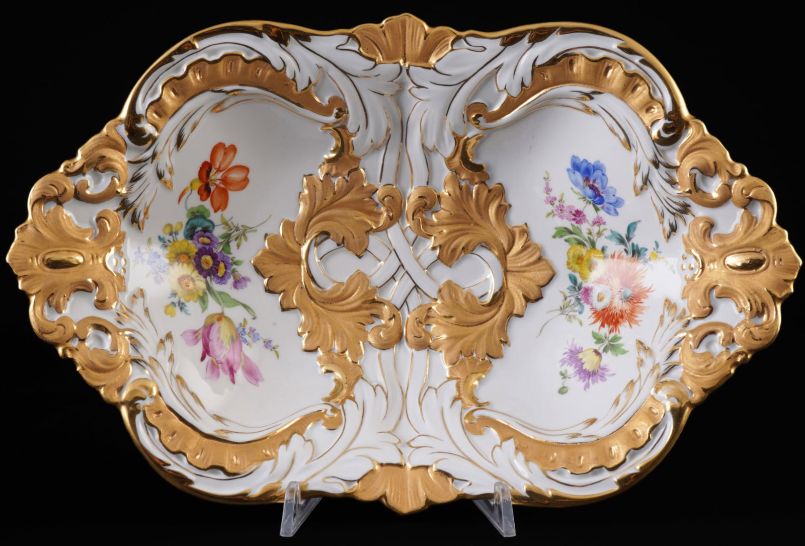Meissen splendid bowl with Flower Bouquet 1st choice,: porcelain, blue sword mark 1st choice, decor Flower Bouquet, H 6.5 cm x W 31 cm x D 19.5 cm