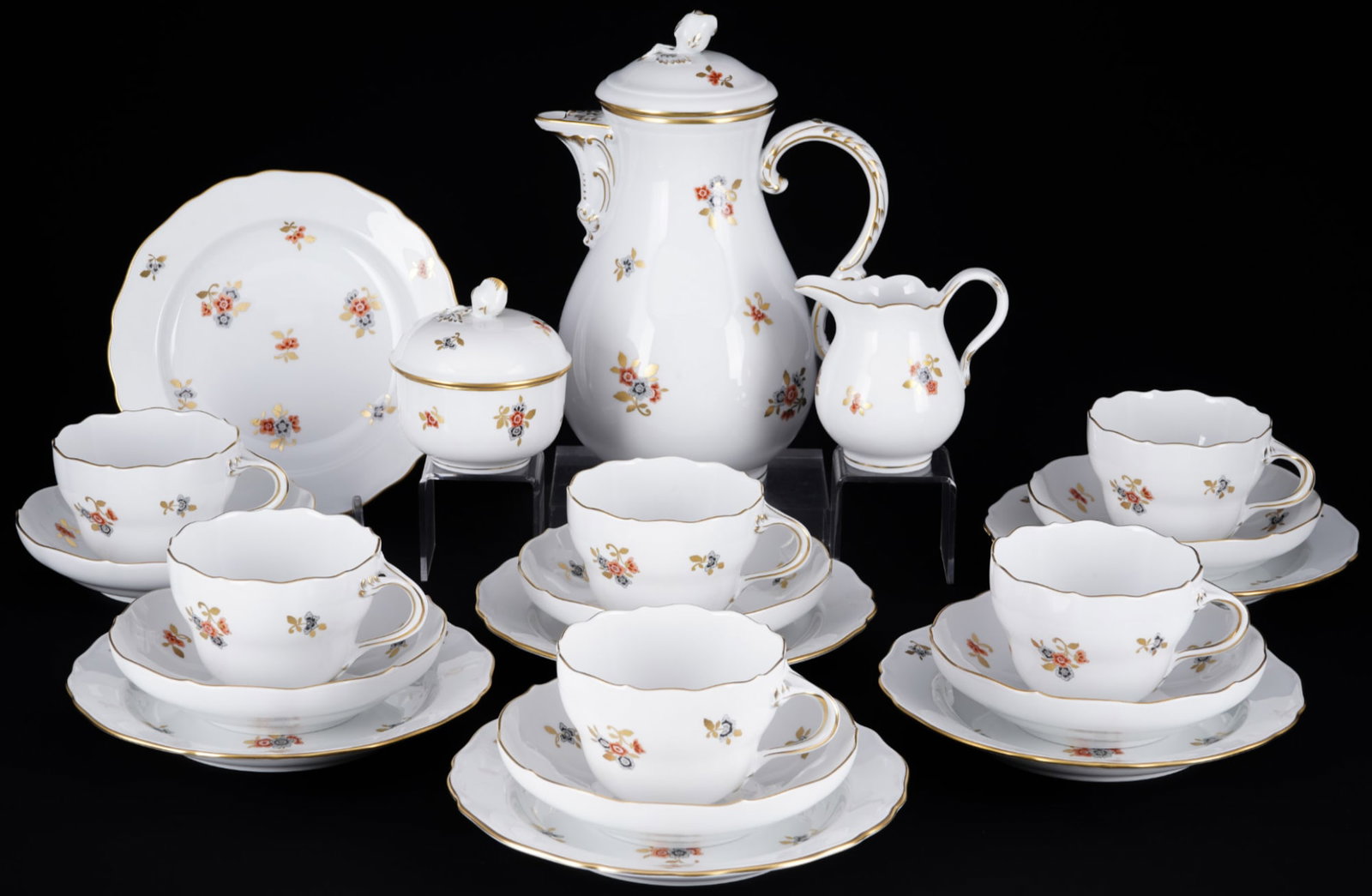Meissen Strewn Indian Flowers coffee service for 6 persons 1st choice,: 21-piece porcelain, blue sword mark 1st choice, decor Strewn Indian Flowers with Gold Leaves, decor no. 350110, 1x coffee pot H 24 cm x D 13 cm, 1x milk jug H 9.5 cm x D 7 cm, 1x sugar bowl H 9 cm x D
