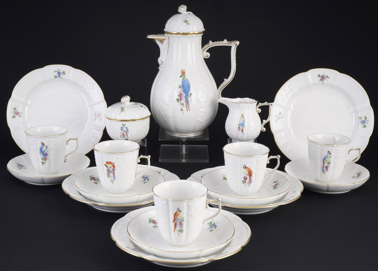 Meissen Birds of Paradise on Grapevines Gotzkowsky coffee service for 5 persons 1st choice,: 18-piece porcelain, blue sword mark 1st choice, decor Parrot / Birds of Paradise on grapevines, with Gotzkowsky flower relief, decor no. 686010, various painter's numbers, 1x coffee pot H 25.5 cm x D 