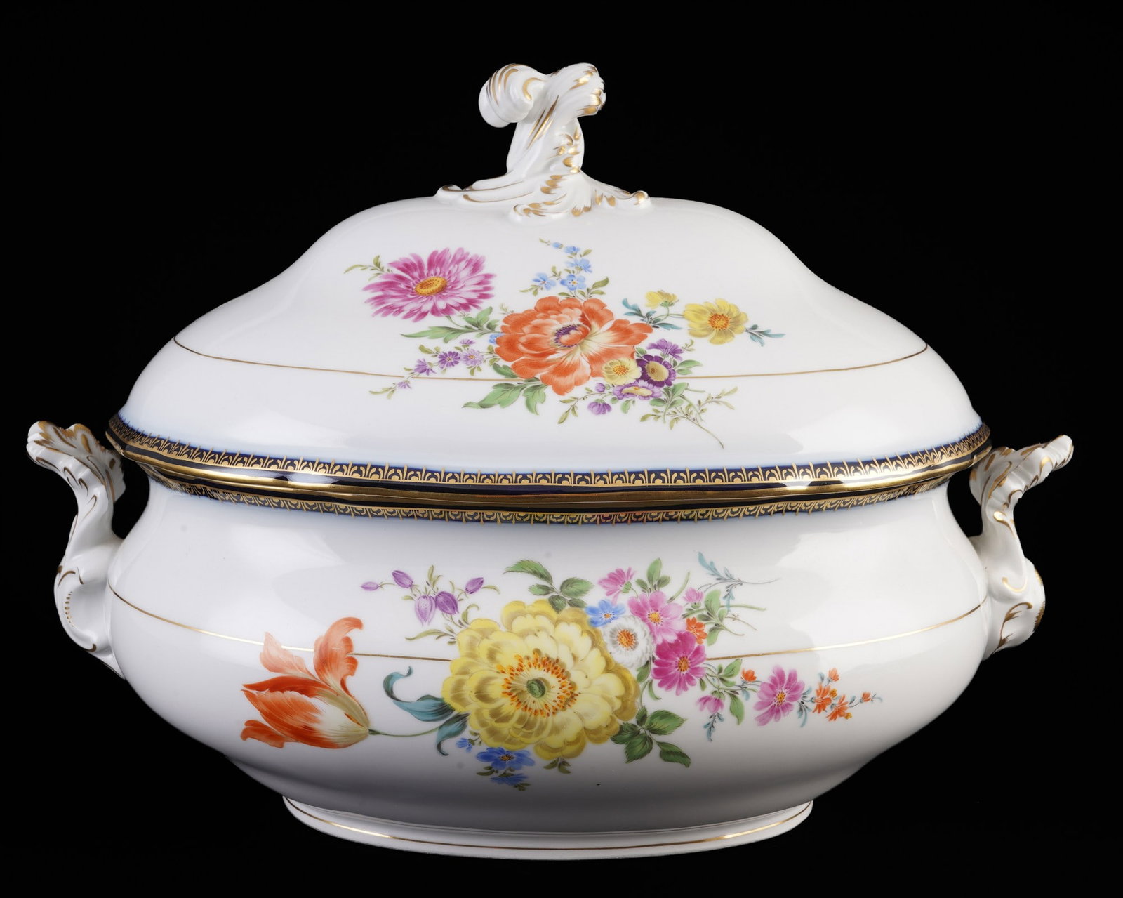 Meissen A-Edge Flower Bouquet large lidded tureen 1st choice,: Porcelain, blue crossed swords mark, first choice, knob mark 1815-1924, A-edge floral bouquet decoration, H 26 cm x W 36 cm x D 23 cm