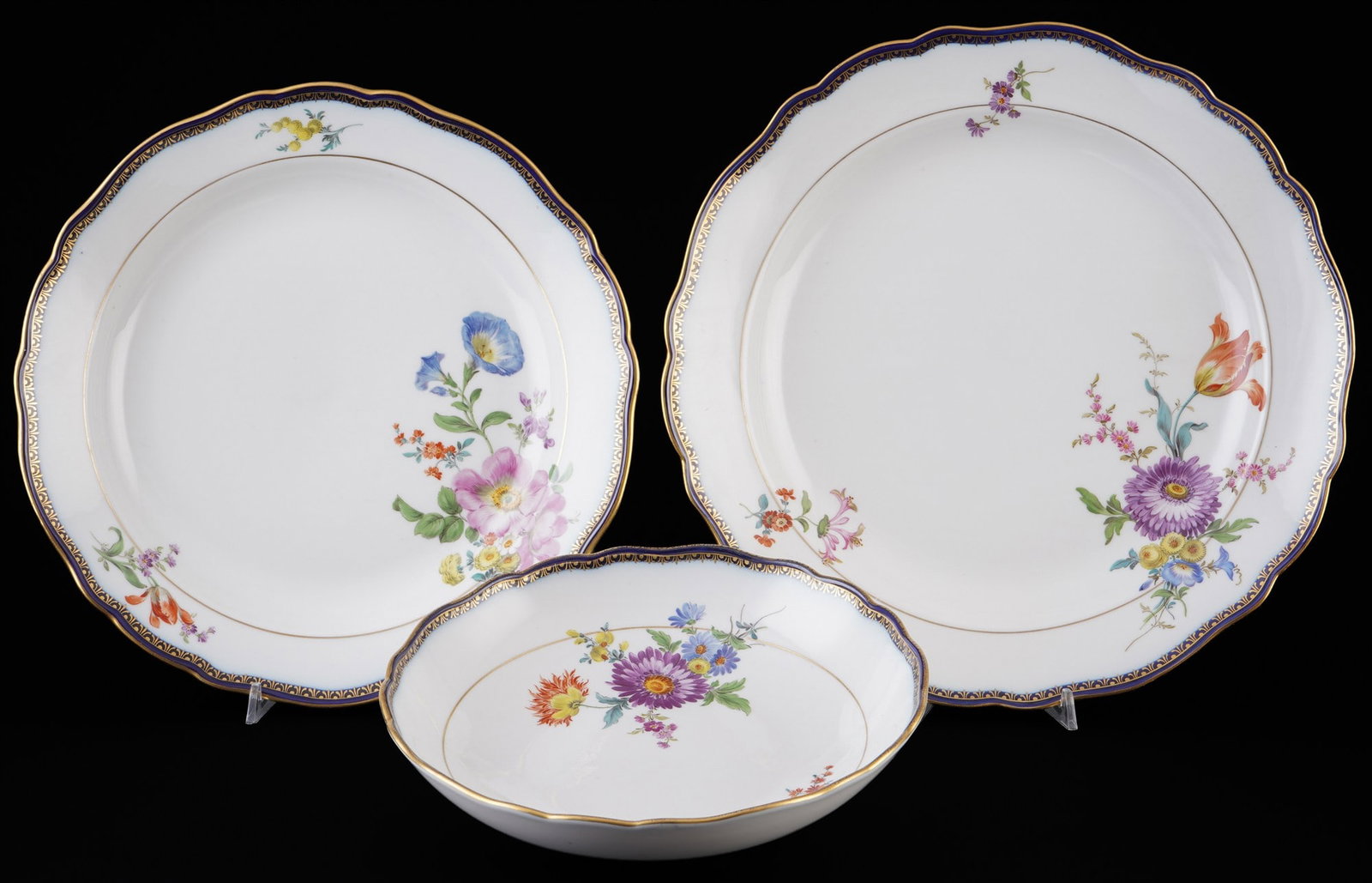 Meissen A-Edge Flower Bouquet 3 large bowls,: porcelain, blue sword mark with two grinding strokes 2nd choice, decor A-Edge Flower Bouquet, 1x bowl H 5.5 cm x D 24.5 cm, 1x bowl H 5.5 cm x D 31 cm, 1x bowl H 5.5 cm x D 35 cm, gold abrasion on sma