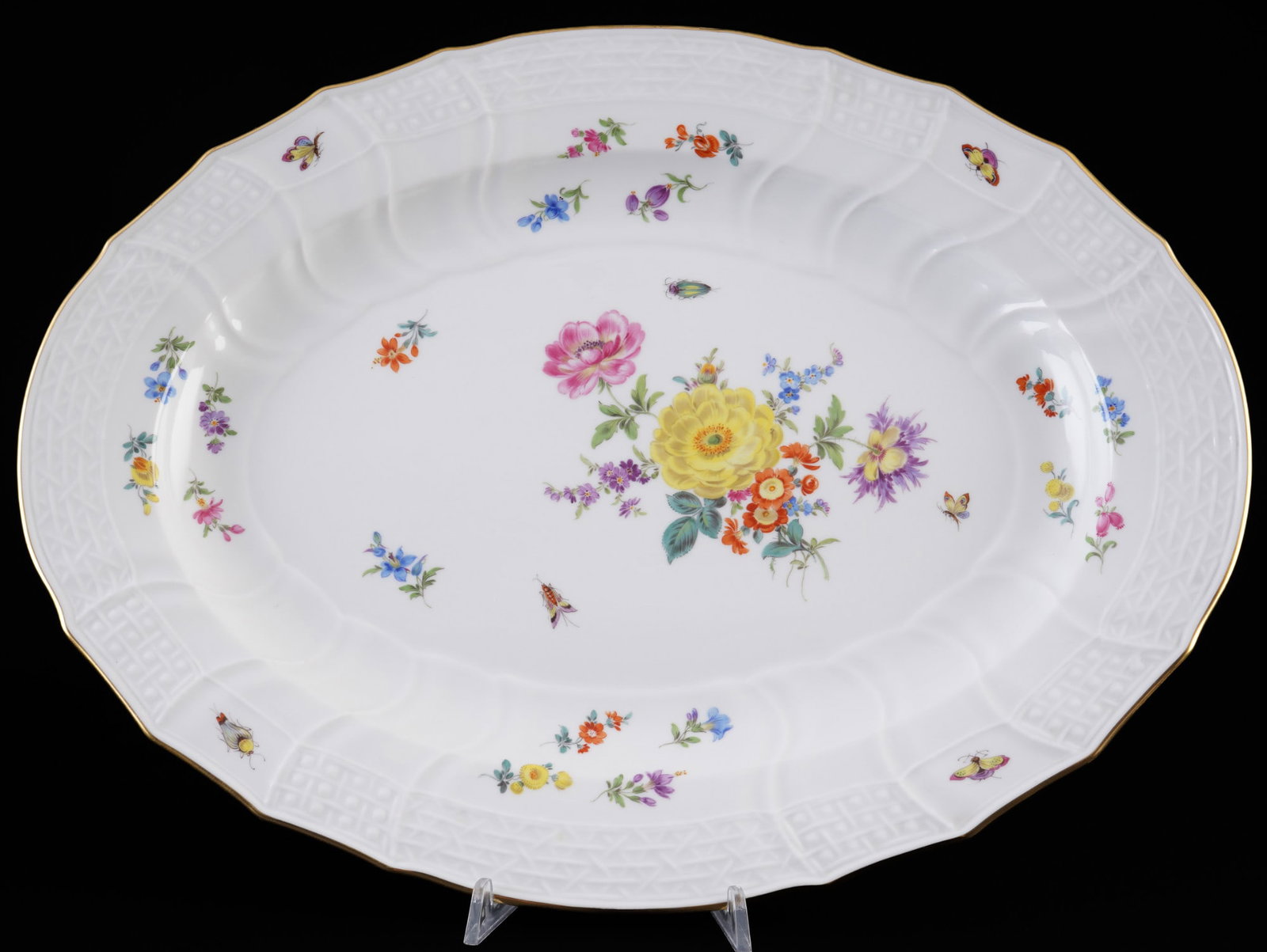 Meissen Flower Bouquet with Insects New Brandenstein large platter 1st choice,: porcelain, blue sword mark 1st choice, decor Flower Bouquet with Insects and Strewn Flowers, with New Brandenstein relief, W 43 cm x D 33 cm, fine gold abrasion