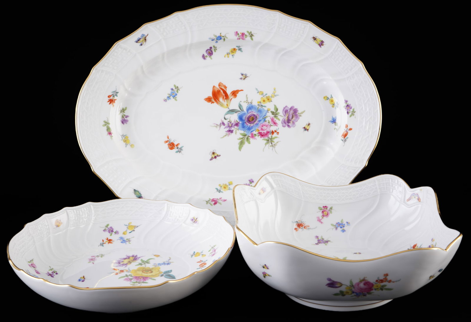 Meissen Flower Bouquet with Insects New Brandenstein 2 bowls with large platter 1st choice,: porcelain, blue sword mark 1st choice, decor Flower Bouquet with Insects and Strewn Flowers, with New Brandenstein relief, 1x platter W 38 cm x D 28.5 cm, 1x bowl H 9 cm x W 23 cm, 1x round bowl H 5.5