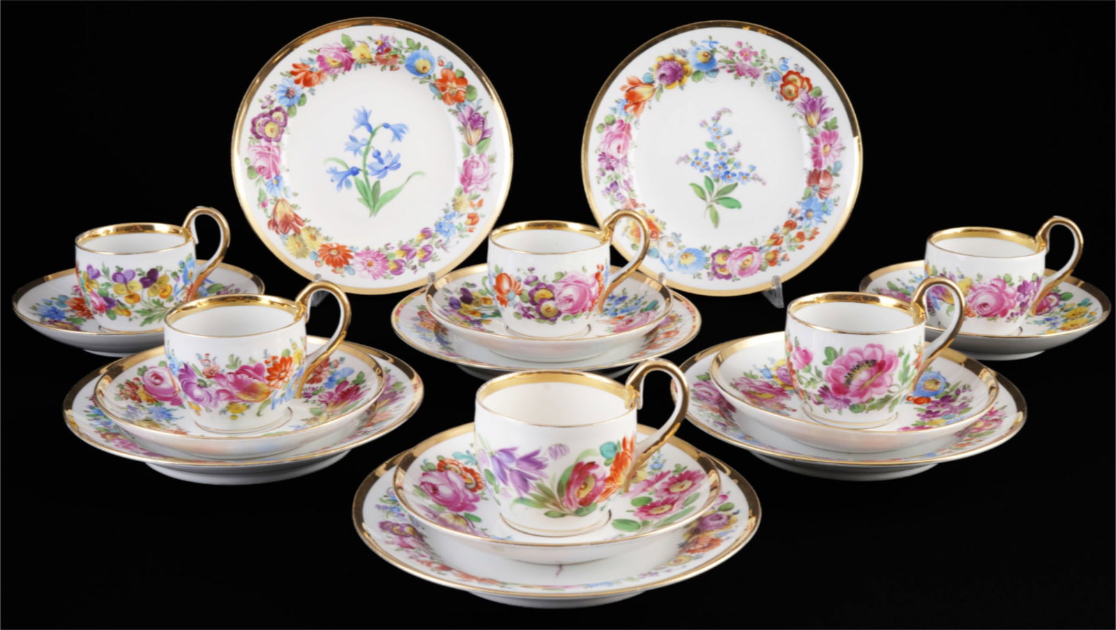 Meissen Flower Bouquet with swan's neck 6 tea place settings 1st choice,: 18-piece porcelain, blue sword mark 1st choice, knob mark 1815-1924, decor Flower Bouquet with swan's neck and wide gold rim, 6x coffee cups H 7.5 cm x D 7 cm, 6x saucers D 15 cm, 6x dessert plates D 