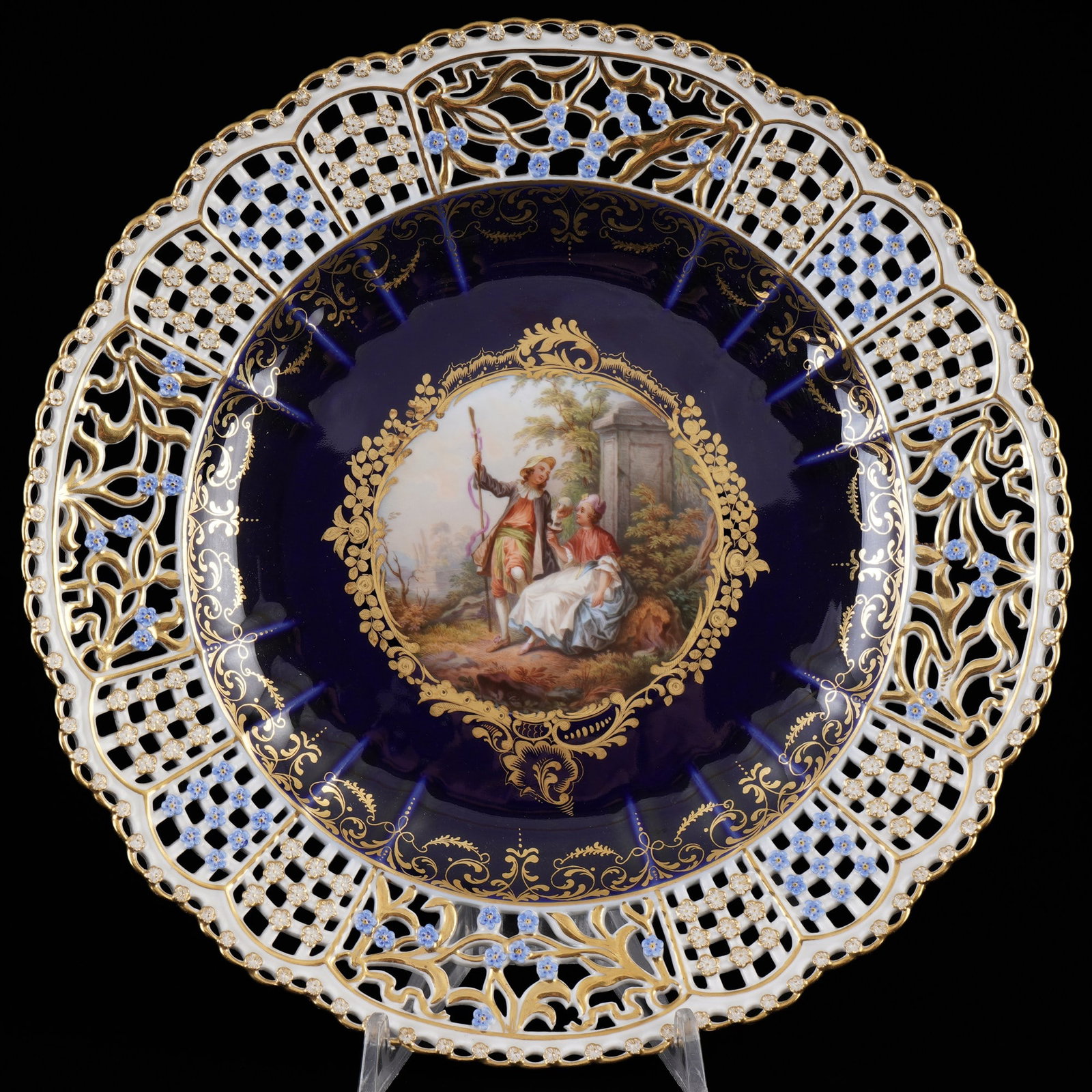 Meissen cutwork splendid plate with exuberant figure scenery in riverside landscape and cobalt blue: porcelain, blue sword mark 1st choice, knob mark 1860-1924, decor: romantic pastoral scene - young cavalier with shepherd's crook and seated maiden enjoying a drink together in a picturesque riverside