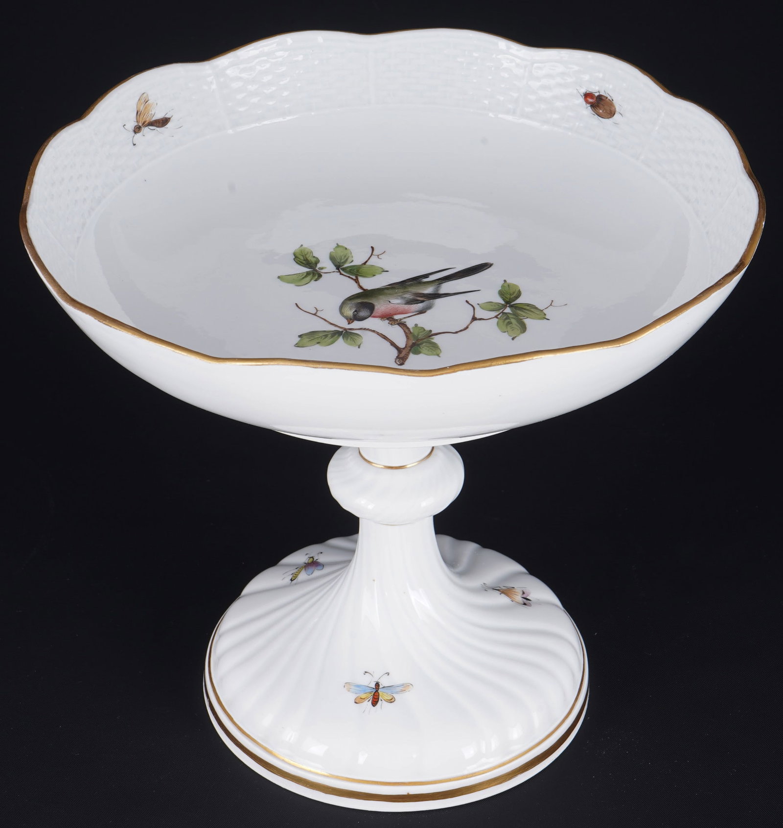 Meissen Birds centerpiece 1st choice,: porcelain, blue sword mark 1st choice, knob mark 1815-1924, decor Birds, Old Ozier relief, H 21.5 cm x D 24 cm