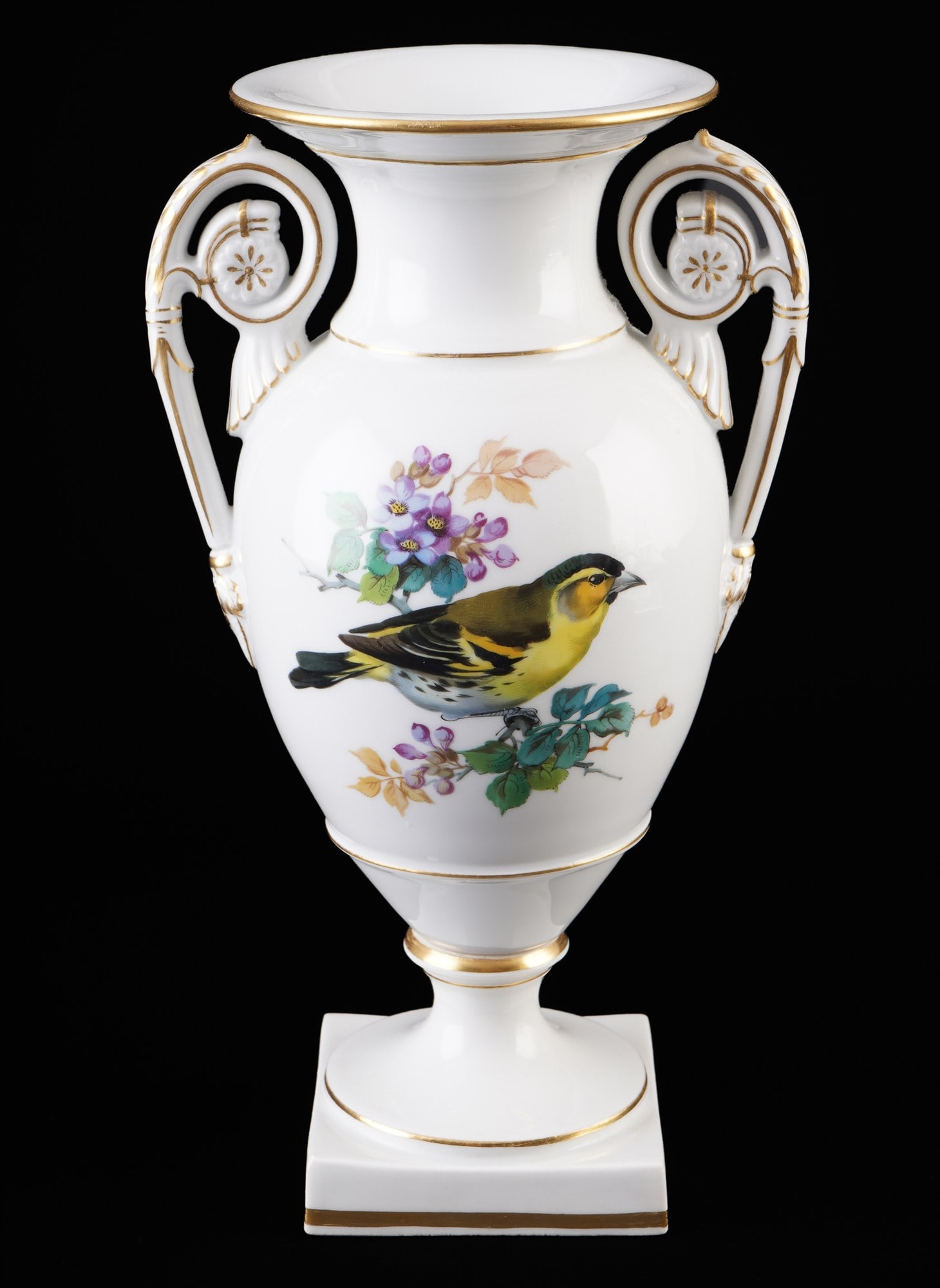 Meissen Birds amphora 1st choice,: porcelain, blue sword mark 1st choice, decor Birds, with curved handles on the sides, model no. U70, H 22.5 cm x W 12 cm x D 10 cm, chip on the base