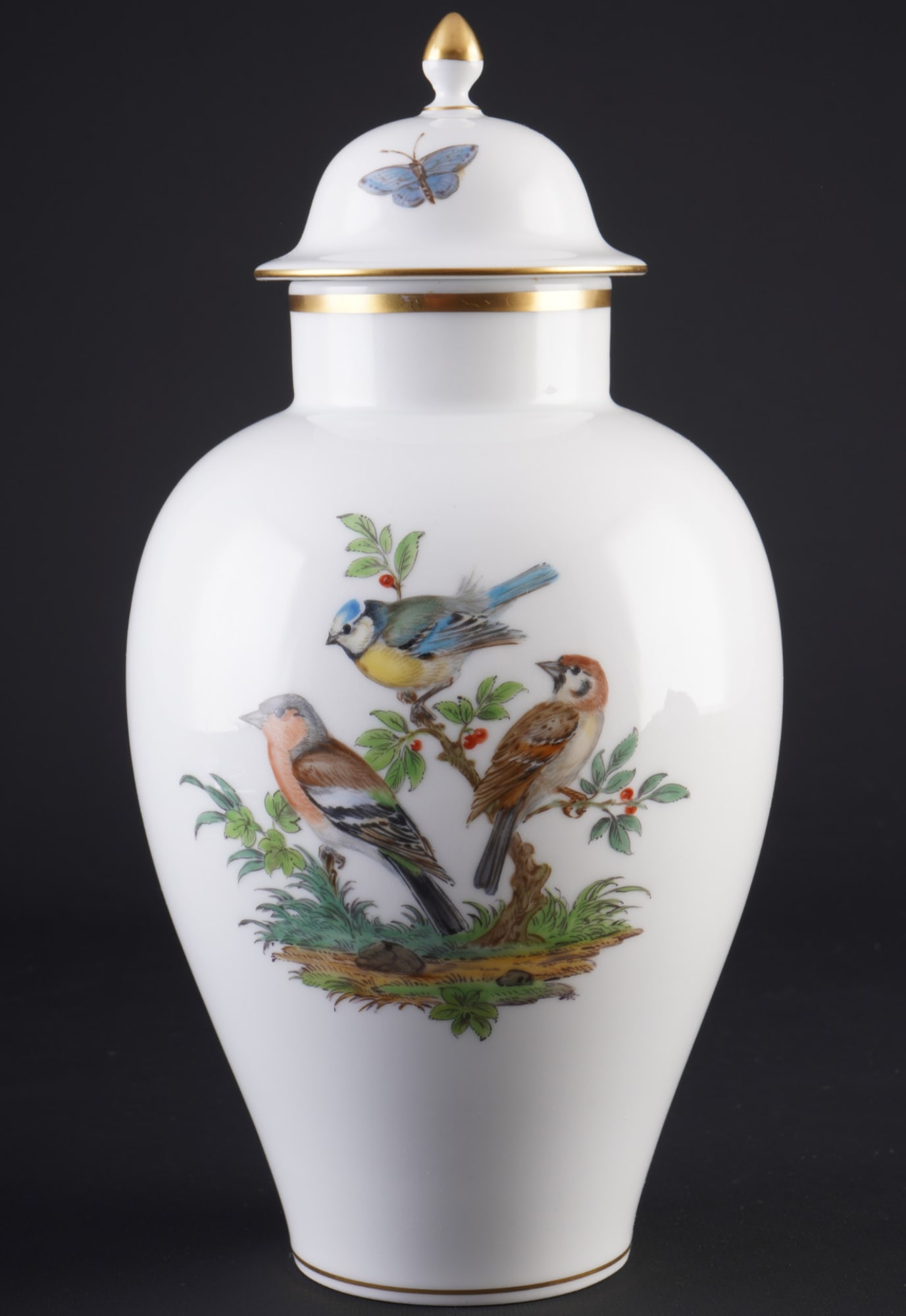 Meissen Birds lidded vase 1st choice,: porcelain, blue sword mark 1st choice, decor Birds, decor no. 262110, H 24.5 cm x D 13 cm, slight gold abrasion on the neck