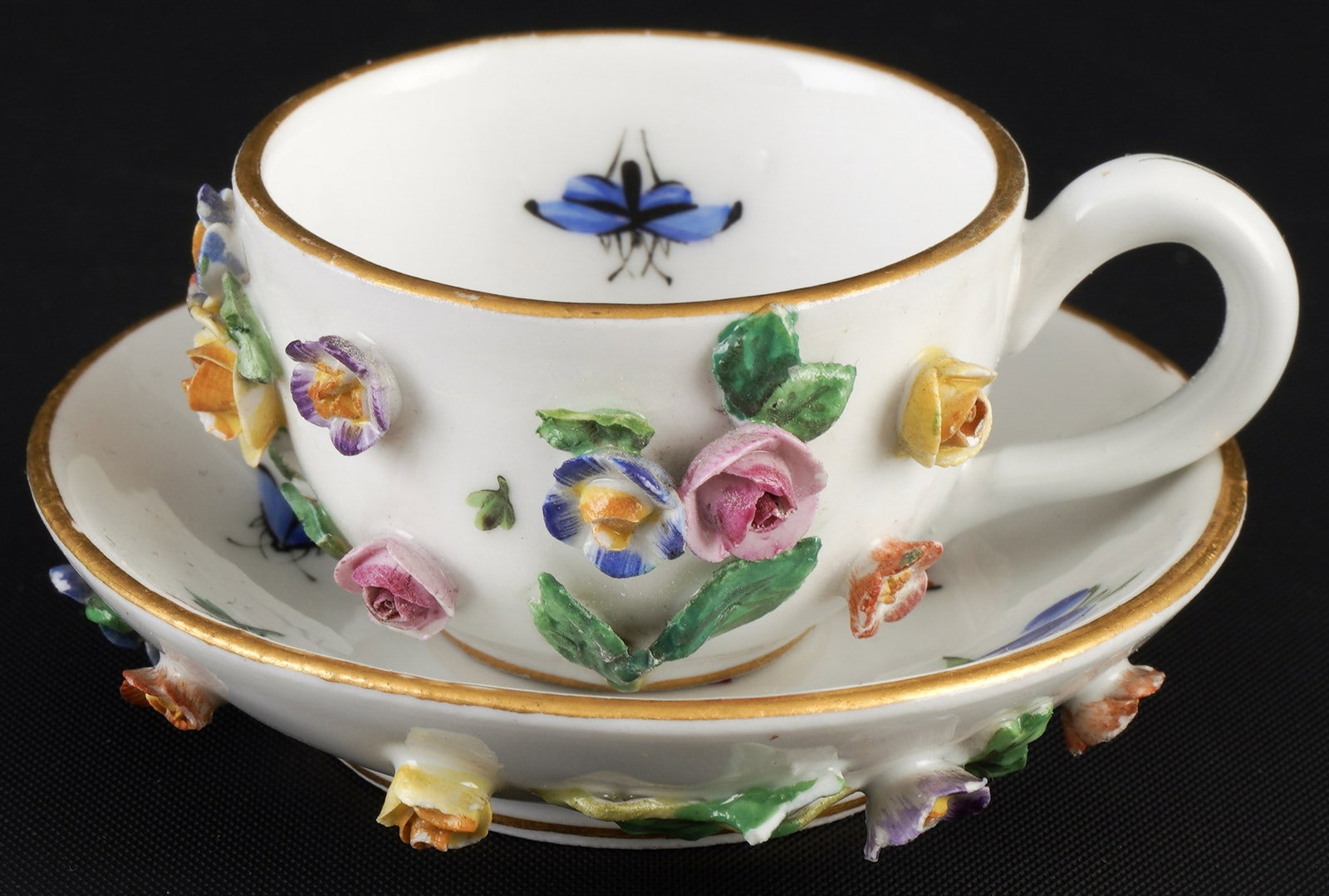 Meissen miniature decorative cup with applied flowers 1st choice, (1 of 4)