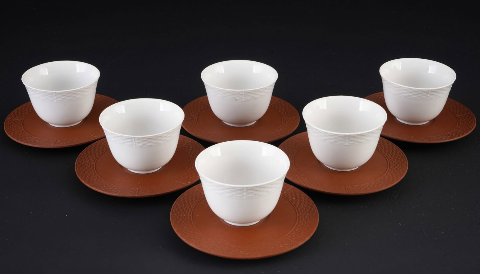 Meissen Boettger 6 couplings 1st choice,: porcelain / Boettger stoneware, blue sword mark / impressed mark 1st choice, decor Old Ozier 1986, 6x cups H 4.5 cm x D 6.5 cm, 6x saucers D 11 cm