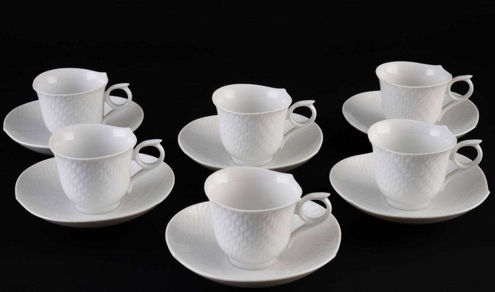 Meissen Waves 6 mocha cups,: porcelain, blue sword mark with a grinding strokes 2nd choice, decor Waves Pure, design by Sabine WACHS (1960), 6x mocha cups H 5.5 cm x D 6.5 cm, 6x saucers D 12 cm