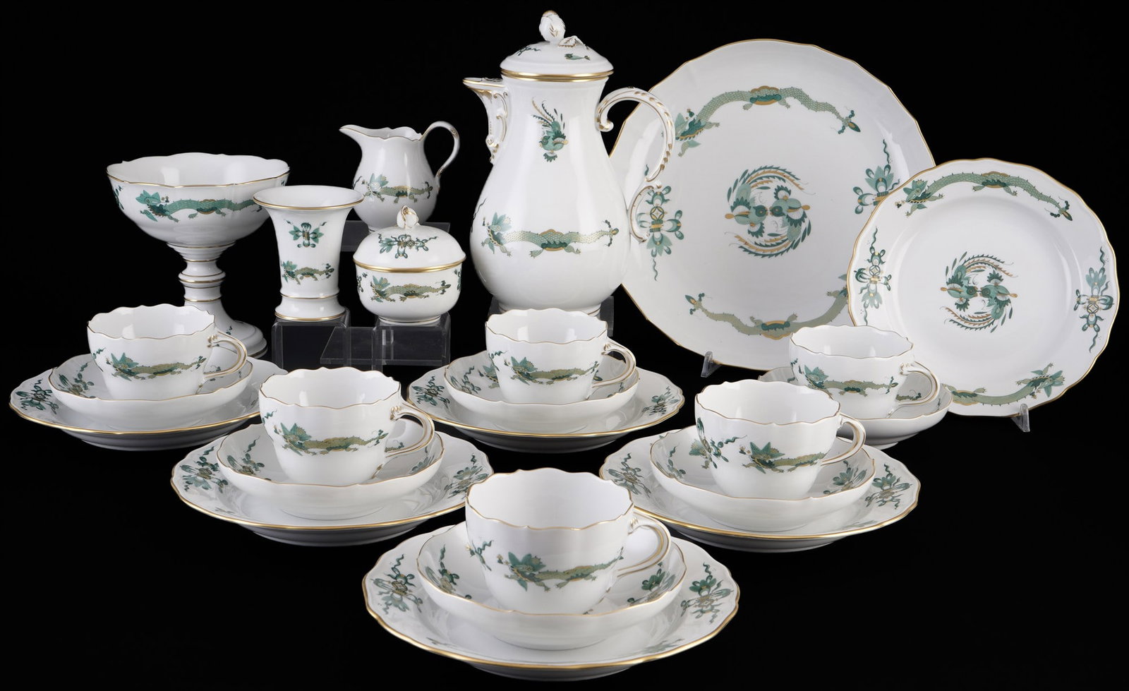 Meissen Court Dragon Rich Green coffee service for 6 persons 1st choice,: 24-piece porcelain, blue sword mark 1st choice, decor Green Court Dragon Rich, decor no. 320310, 1x coffee pot H 24 cm x D 13.5 cm, 1x milk jug H 9.5 cm x D 7 cm, 1x sugar bowl H 9 cm x D 8 cm, 6x cup